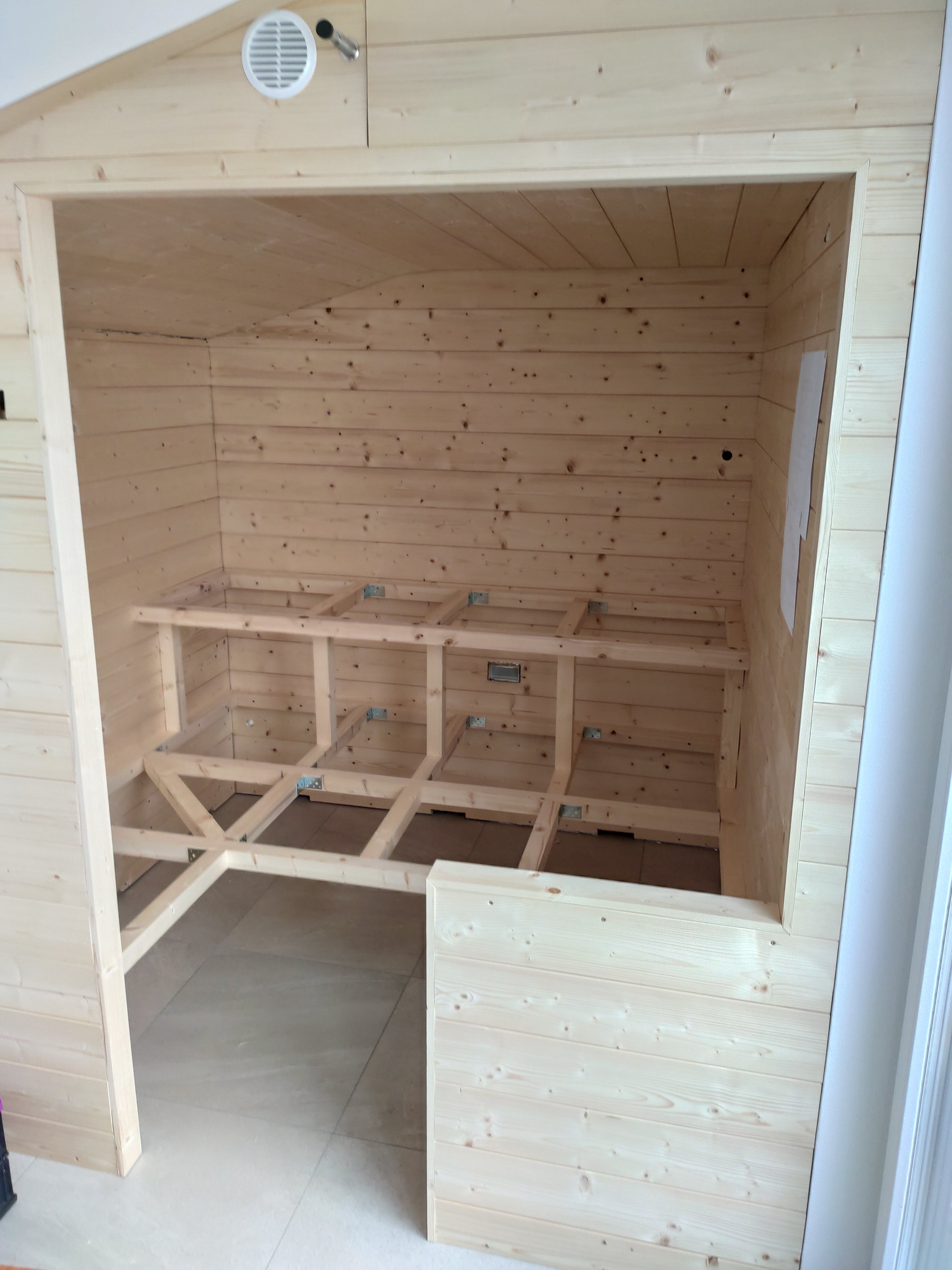 sauna-selbst-bauen-mit-dachschraege-anregungenhinweiseplanungen-467574-1.jpg