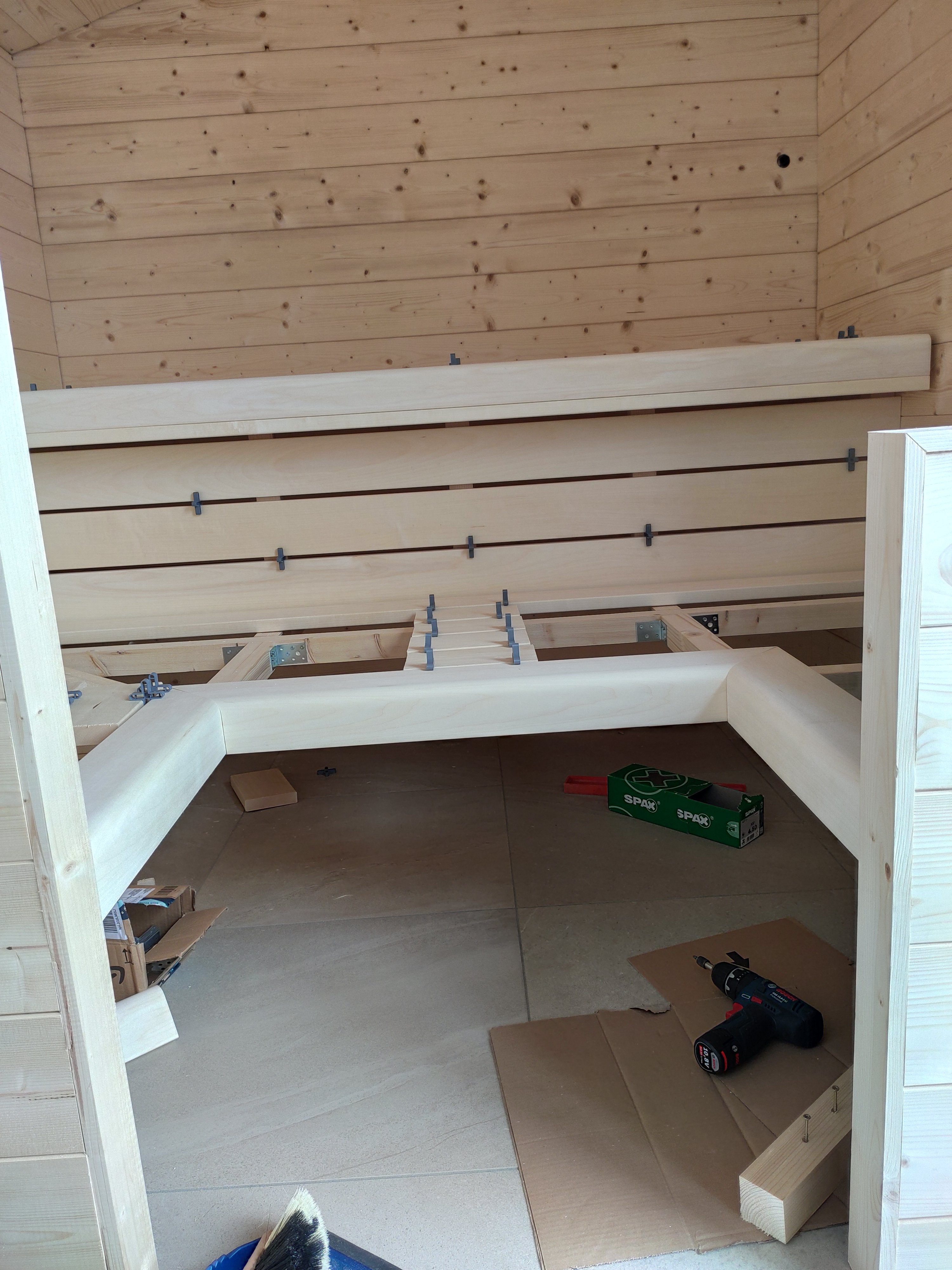sauna-selbst-bauen-mit-dachschraege-anregungenhinweiseplanungen-470113-2.jpg