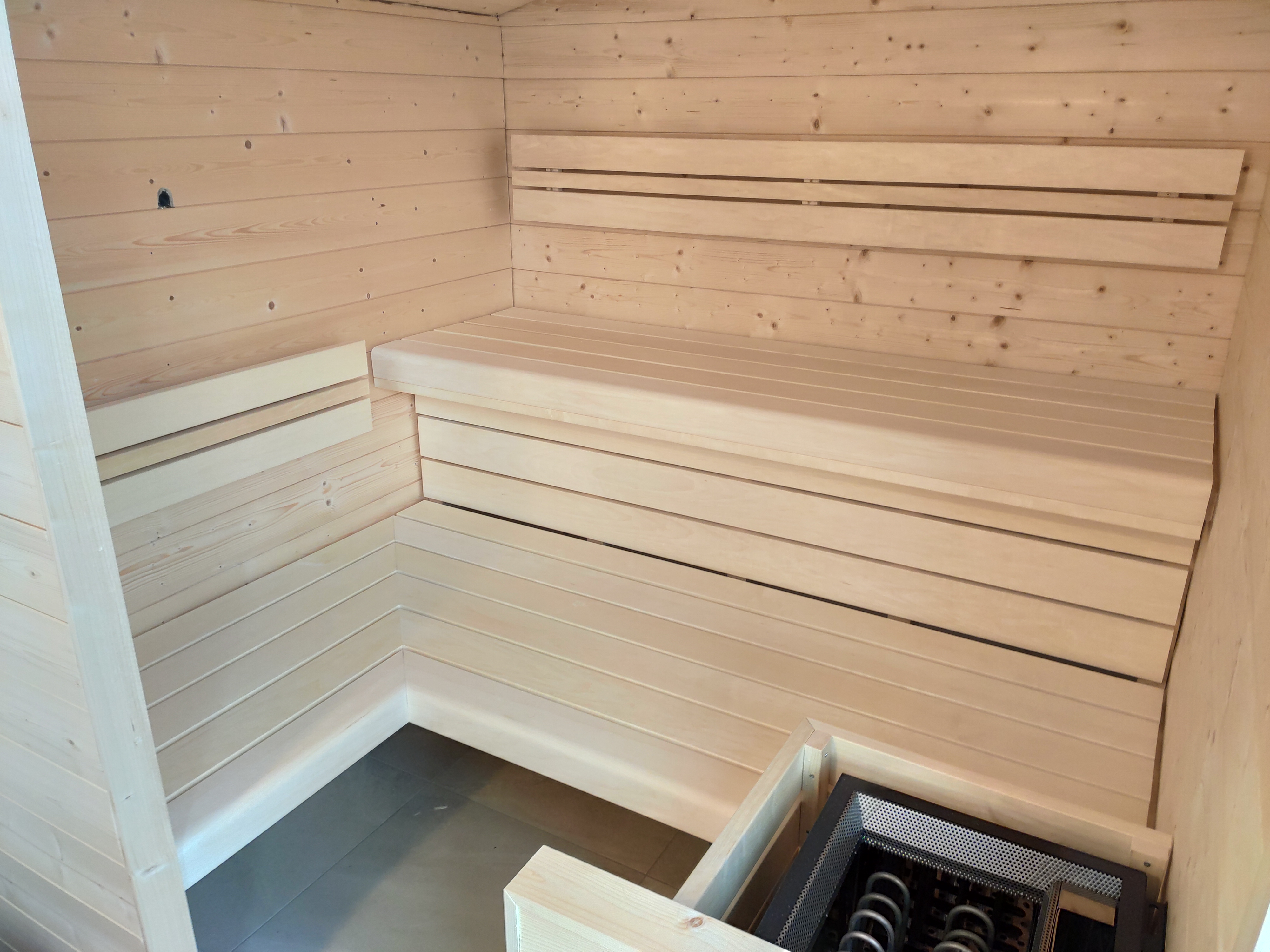 sauna-selbst-bauen-mit-dachschraege-anregungenhinweiseplanungen-471896-1.jpg