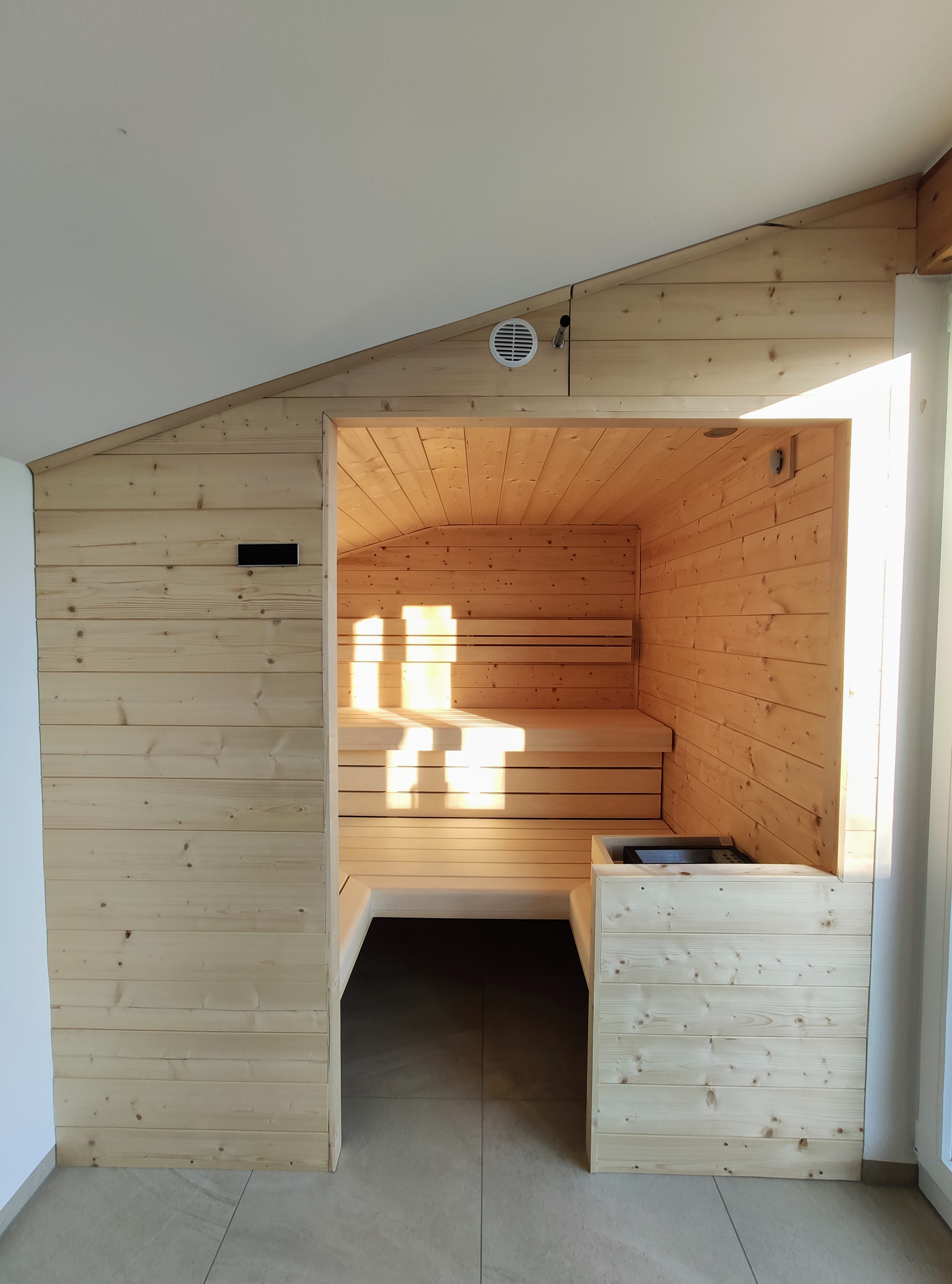 sauna-selbst-bauen-mit-dachschraege-anregungenhinweiseplanungen-475904-1.jpg