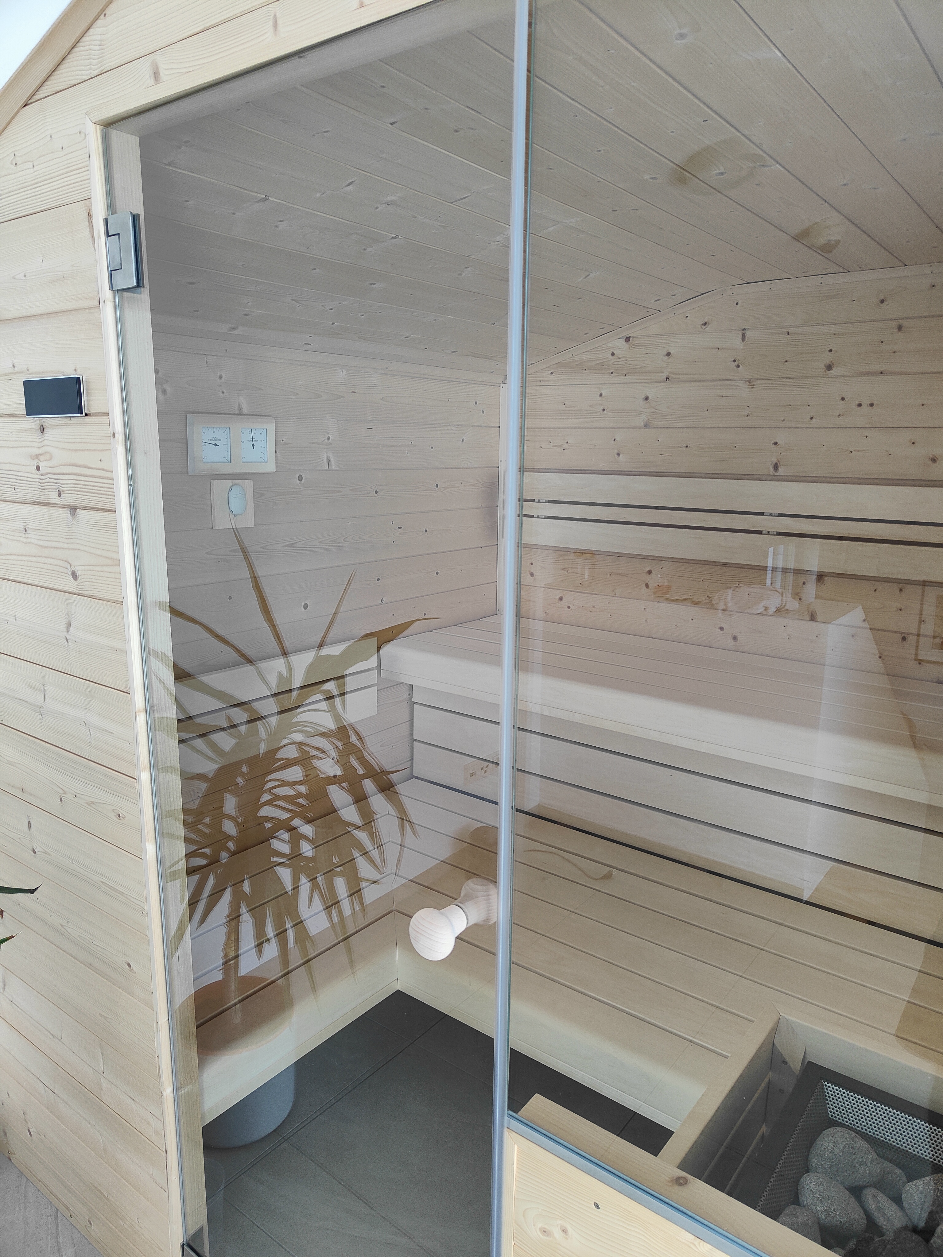sauna-selbst-bauen-mit-dachschraege-anregungenhinweiseplanungen-495747-1.jpg