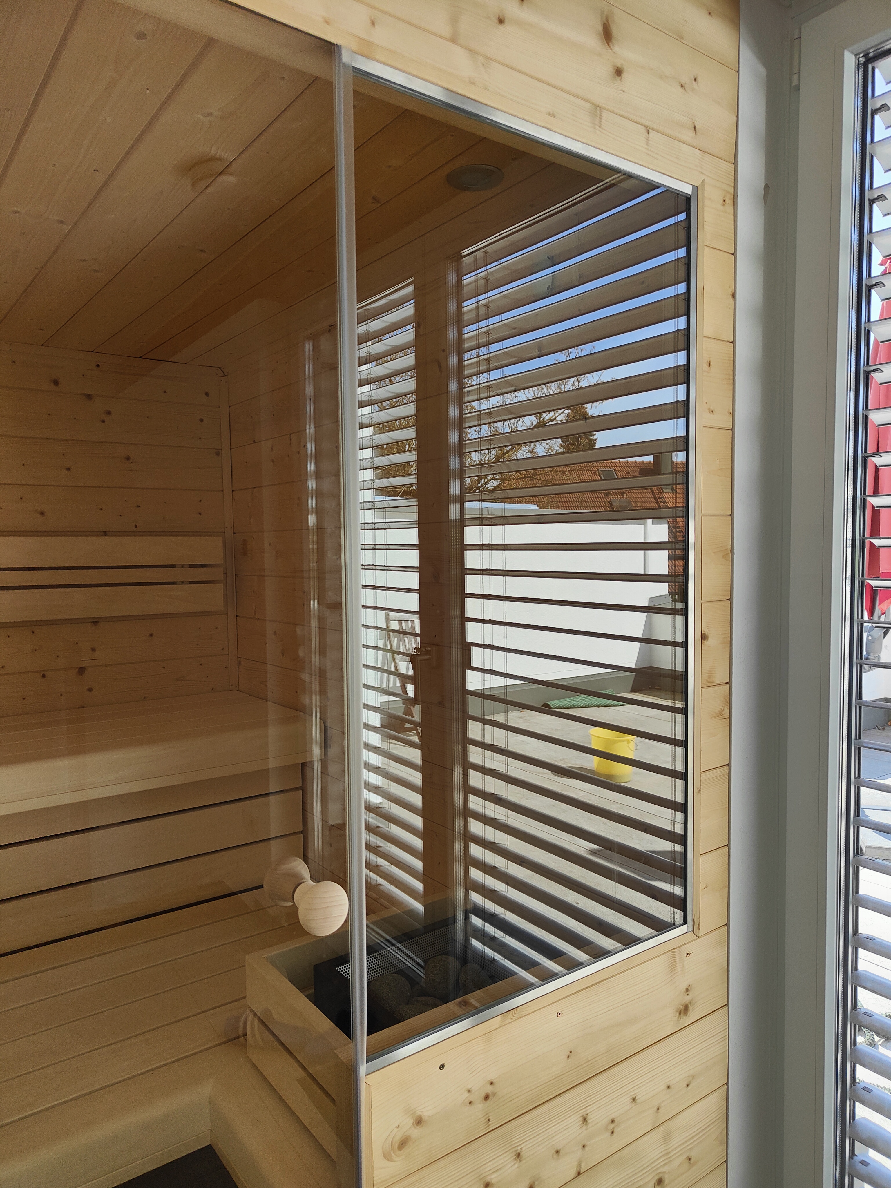 sauna-selbst-bauen-mit-dachschraege-anregungenhinweiseplanungen-495747-2.jpg