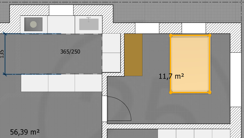 Grundriss eines Wohnraums: Küche links, großer Wohnbereich unten, Schlafzimmer rechts mit Bett.