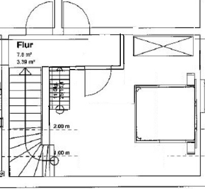 Grundriss eines Schlafzimmers mit Bett, Treppe und Flur sichtbar