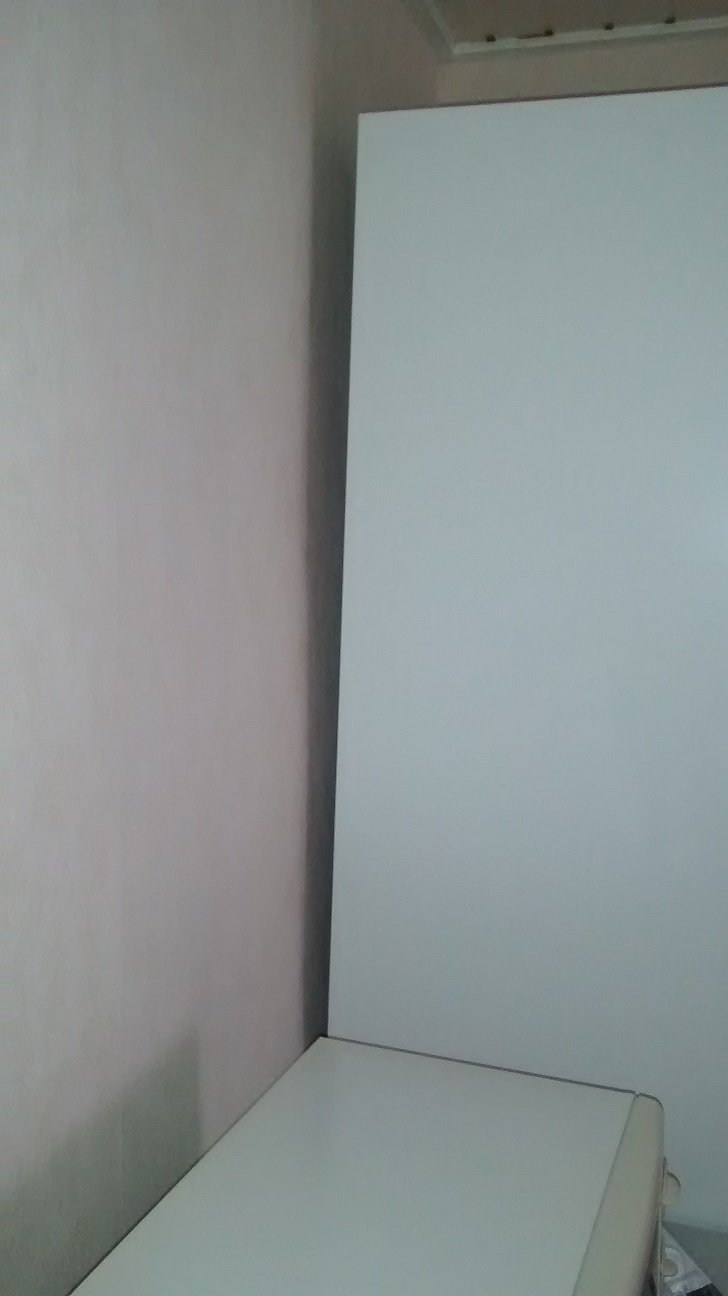 schrank-an-wand-befestigen-bei-extrem-schiefen-waenden-179988-1.jpg