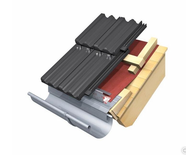 Querschnitt eines Daches mit dunklen Metallplatten, Dämmung, Holzunterkonstruktion und Regenrinne.