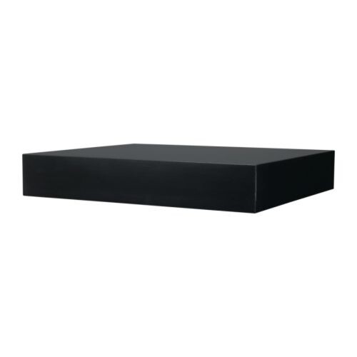 Schwarze flache rechteckige Box in Seitenansicht mit glatter Oberfläche
