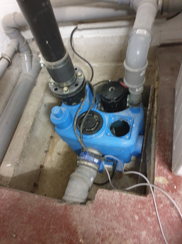 schwimmer-hebeanlage-defekt-conel-534716-2.jpg
