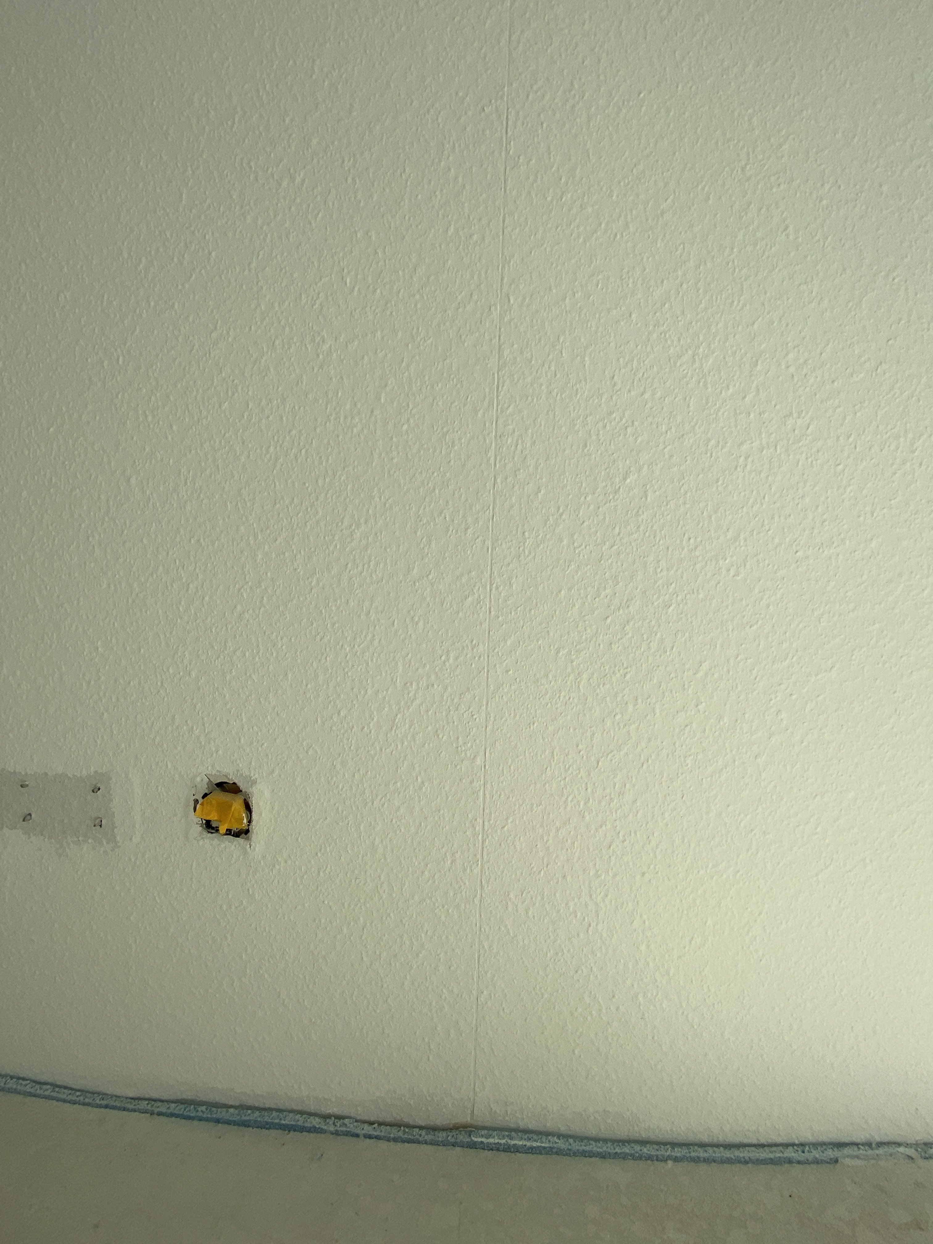 sichtbare-dehnungsfuge-in-der-raufasertapete-532974-3.JPG