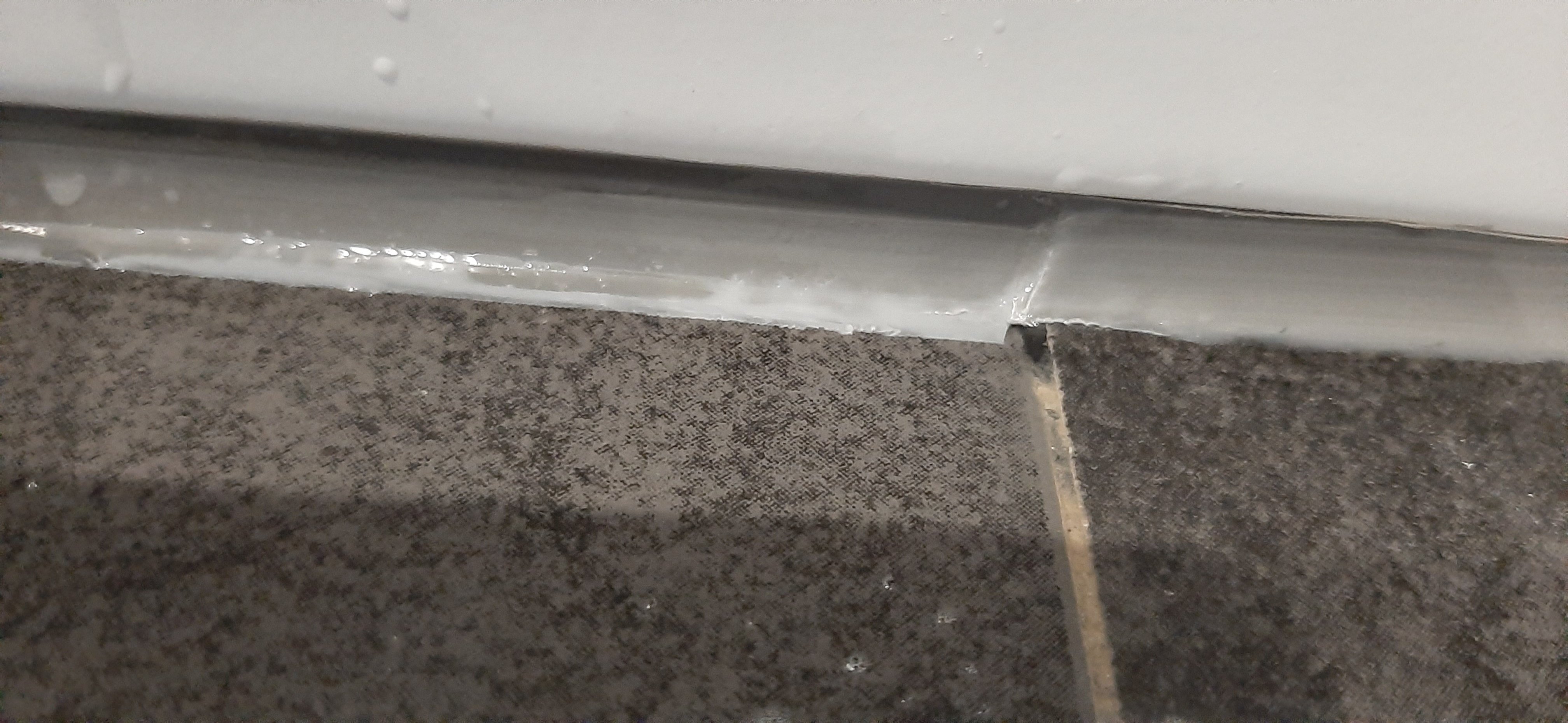 silikon-haftet-nicht-in-dusche-bei-neubau-433962-1.jpg