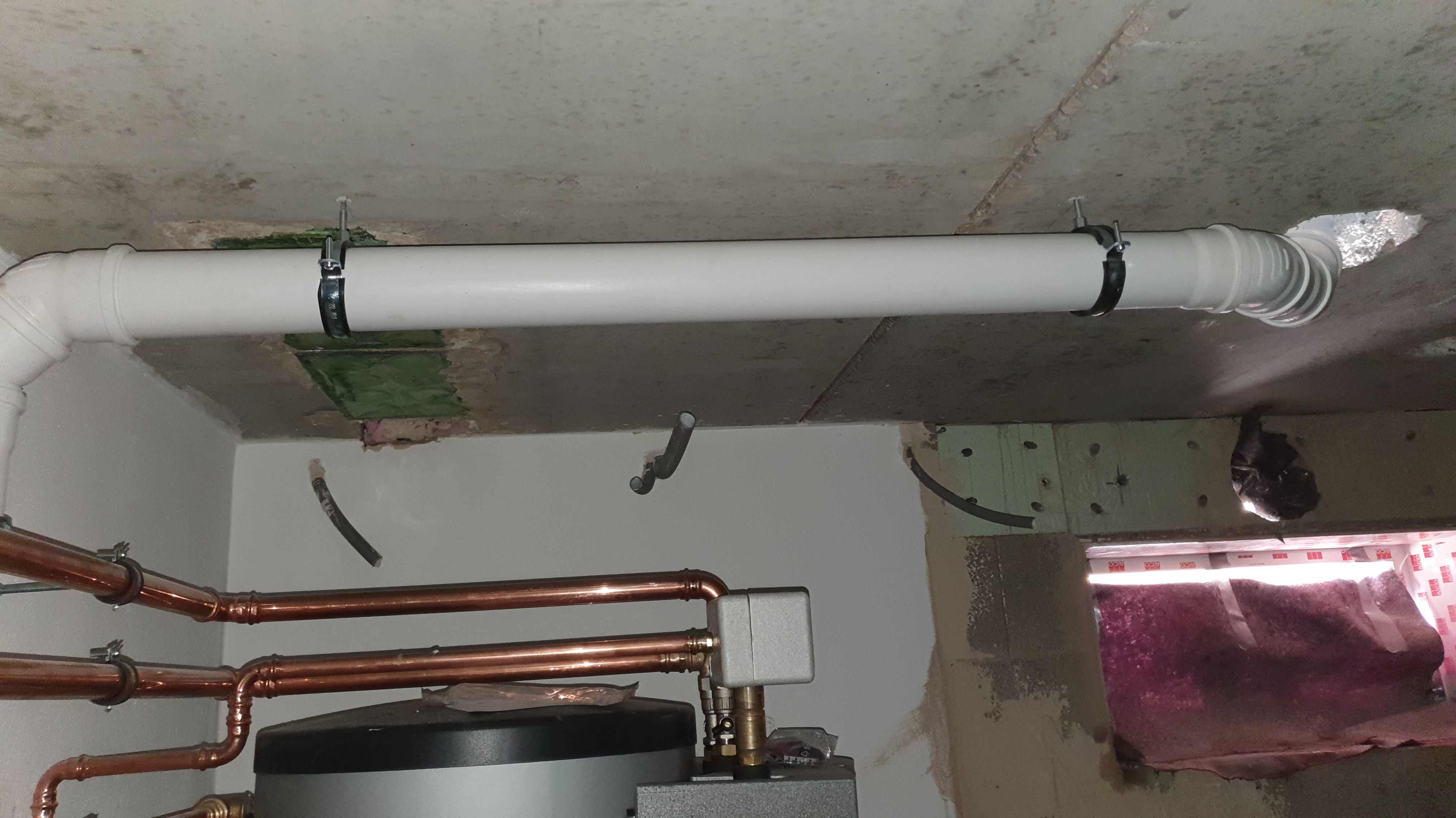 siphon-bzw-duschrinne-laeuft-bei-klospuelung-leer-461978-1.jpg
