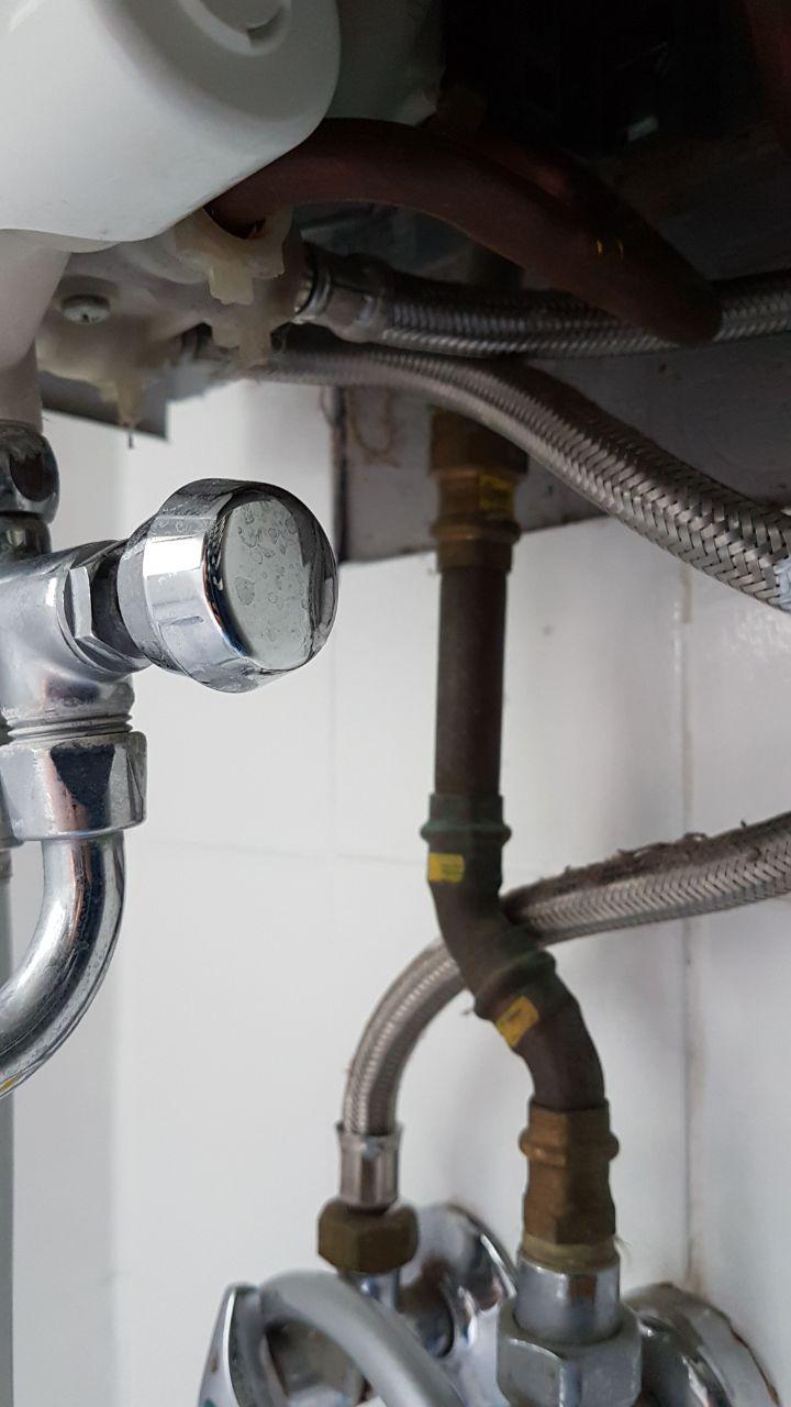 siphon-laeuft-zu-langsam-ab-armatur-fuer-alten-durchlauferhitzer-211647-4.jpg