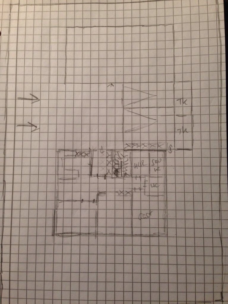 Handgezeichneter Grundriss eines Gebäudes auf kariertem Papier mit mehreren Räumen.