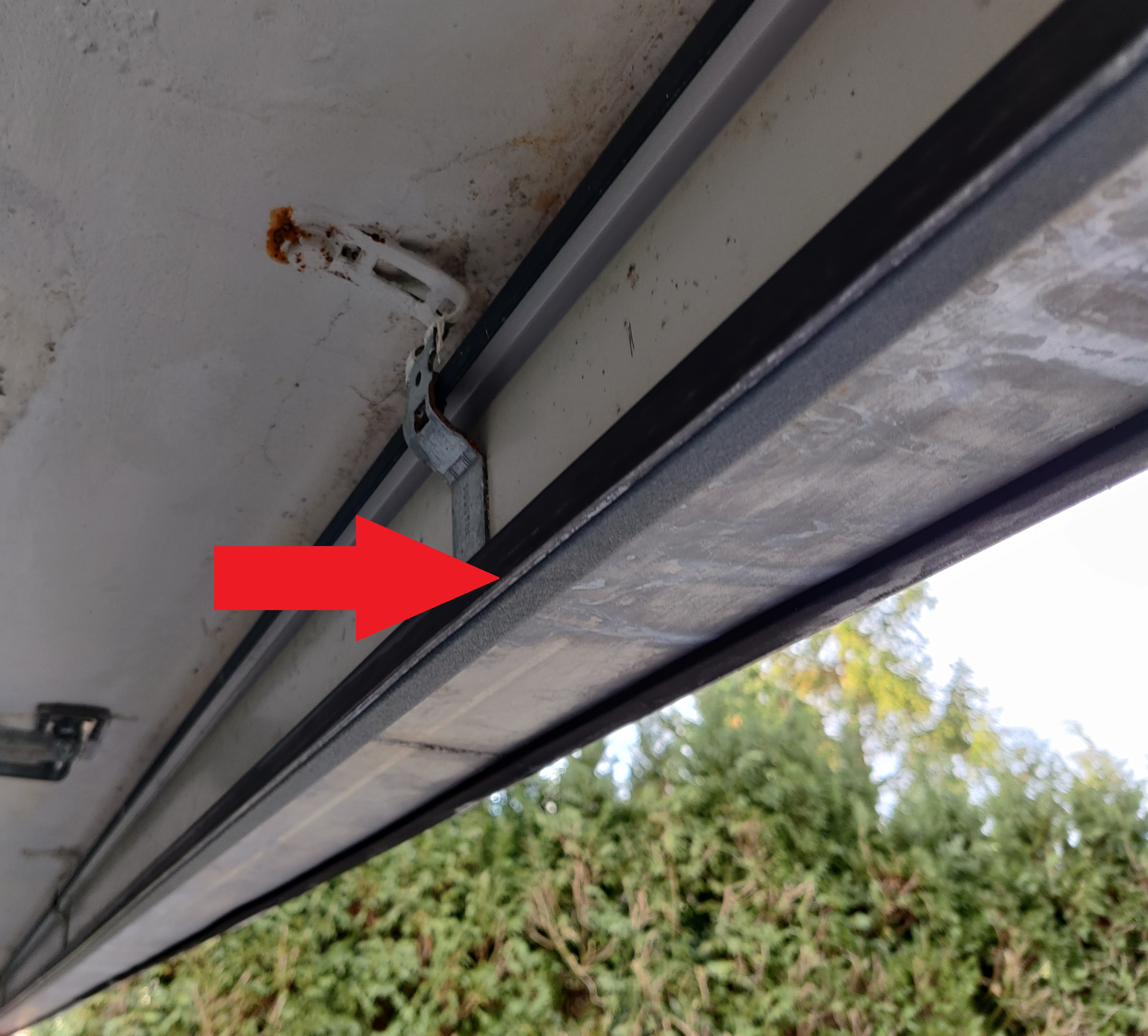 spalt-garagenrahmen-zu-edelstahl-sturz-abdichtung-flexibler-491159-2.jpg