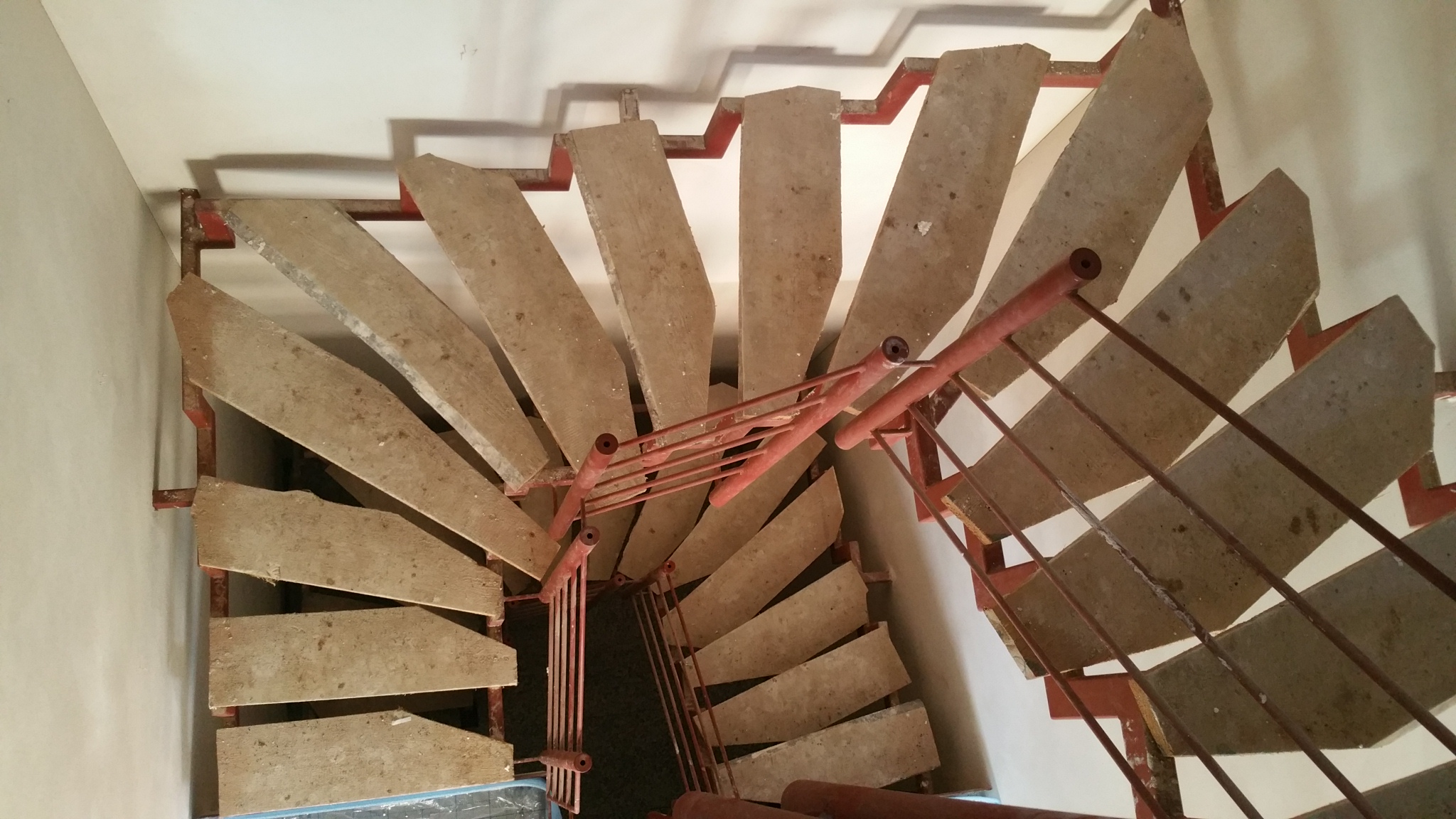 stahltreppe-lackieren-216549-1.jpg
