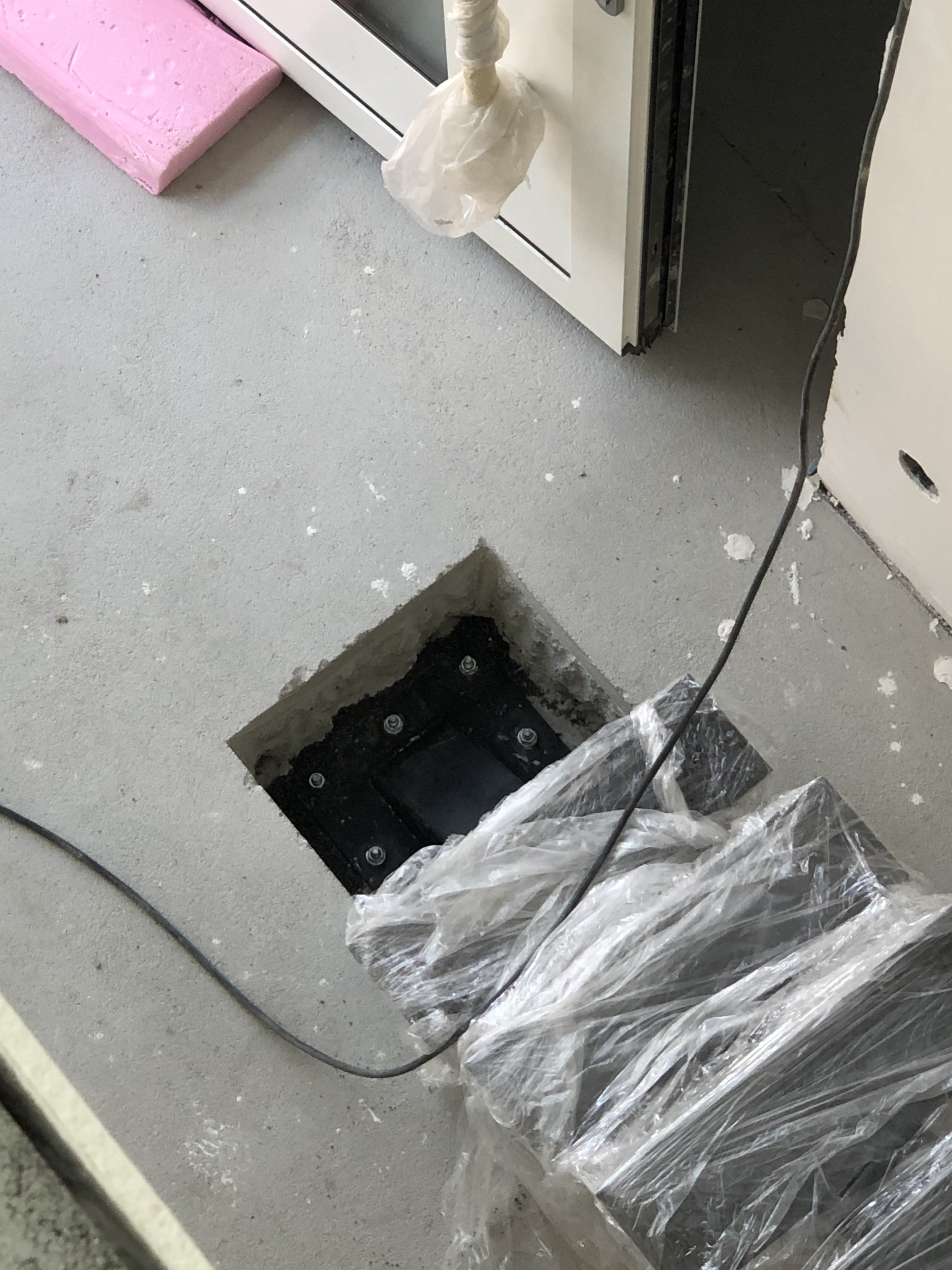 stahltreppe-loch-zumachen-isolierung-notwendig-578826-2.jpeg