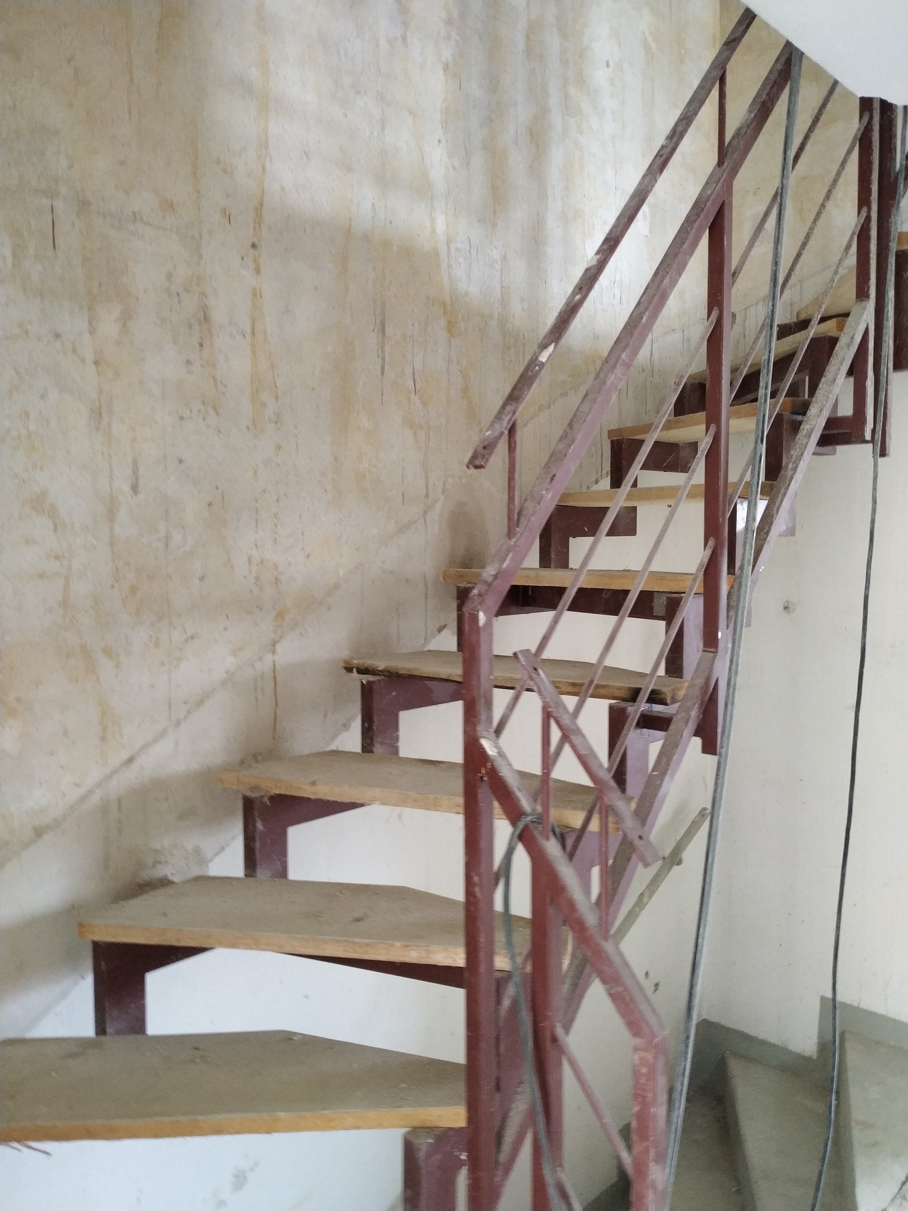 stahltreppe-streichen-lackieren-welche-farbe-grundierung-290995-1.jpg