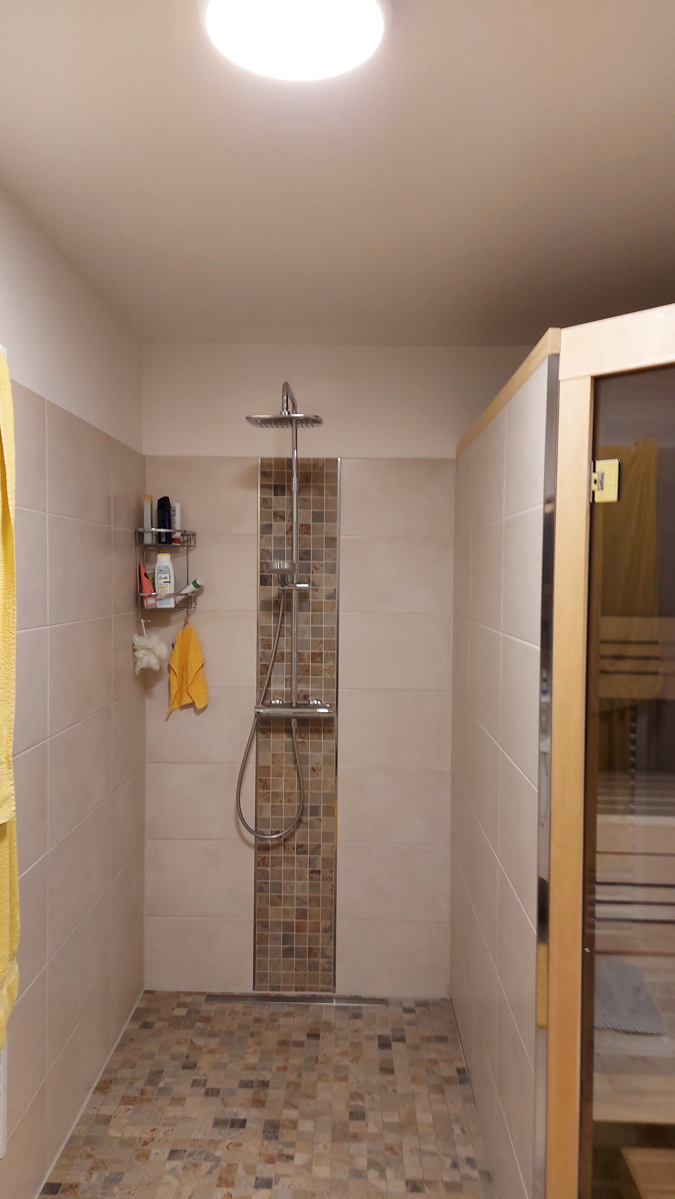 strom-in-der-dusche-sicher-verlegen-607602-1.jpg