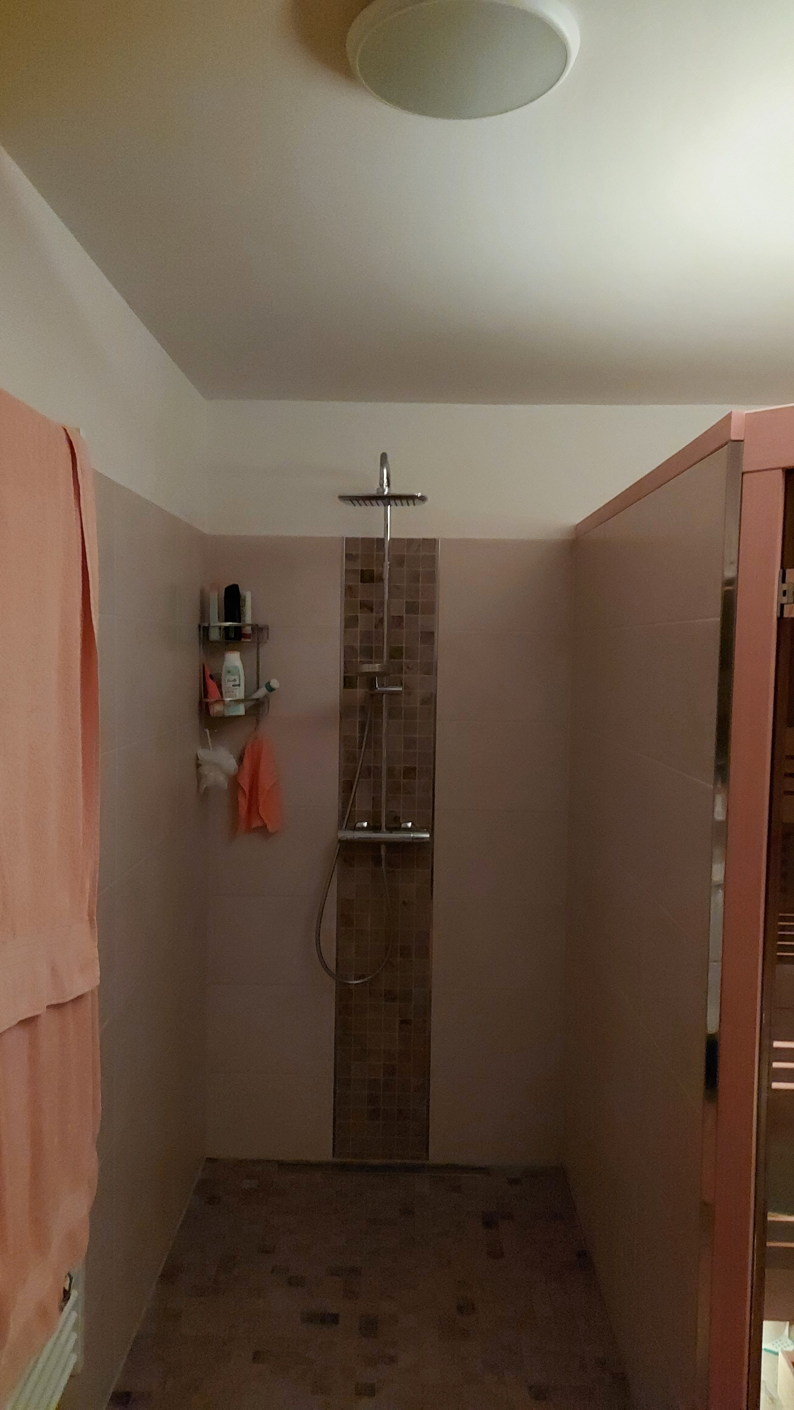 strom-in-der-dusche-sicher-verlegen-607602-2.jpg
