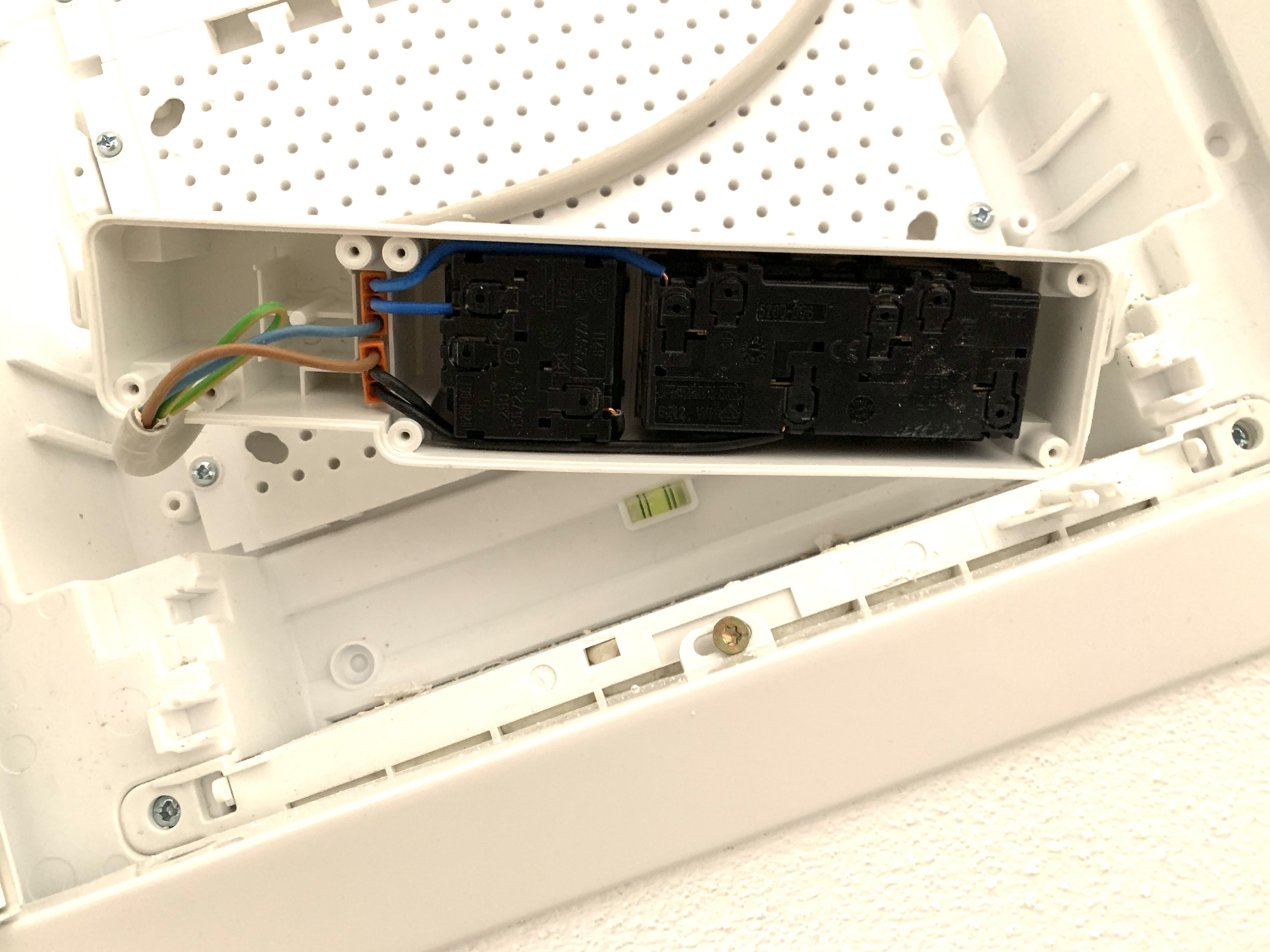 stromversorgung-im-multimediaverteiler-563880-1.jpeg