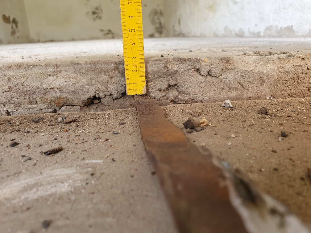 stufe-zur-garagen-bodenplatte-nur-mit-beton-fuellen-405920-2.jpg