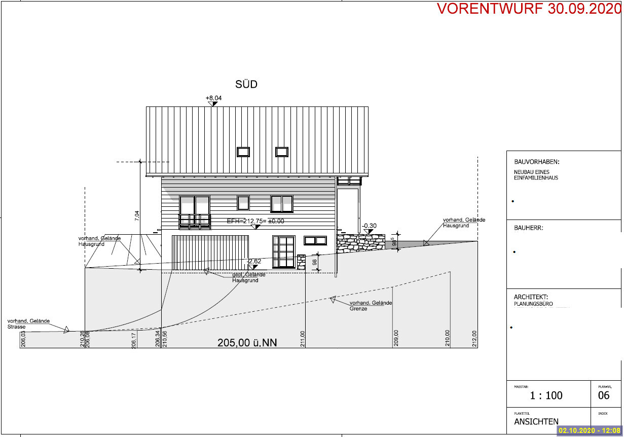 Südsicht auf ein zweigeschossiges Einfamilienhaus mit Garage, Terrasse und Geländegefälle.