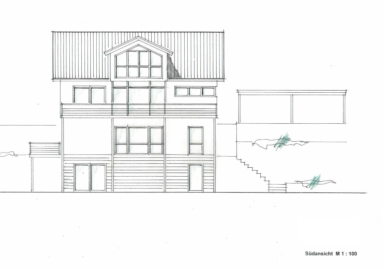 Architektonische Sudansicht eines mehrstöckigen Hauses mit Dach, Fenstern und Treppe.