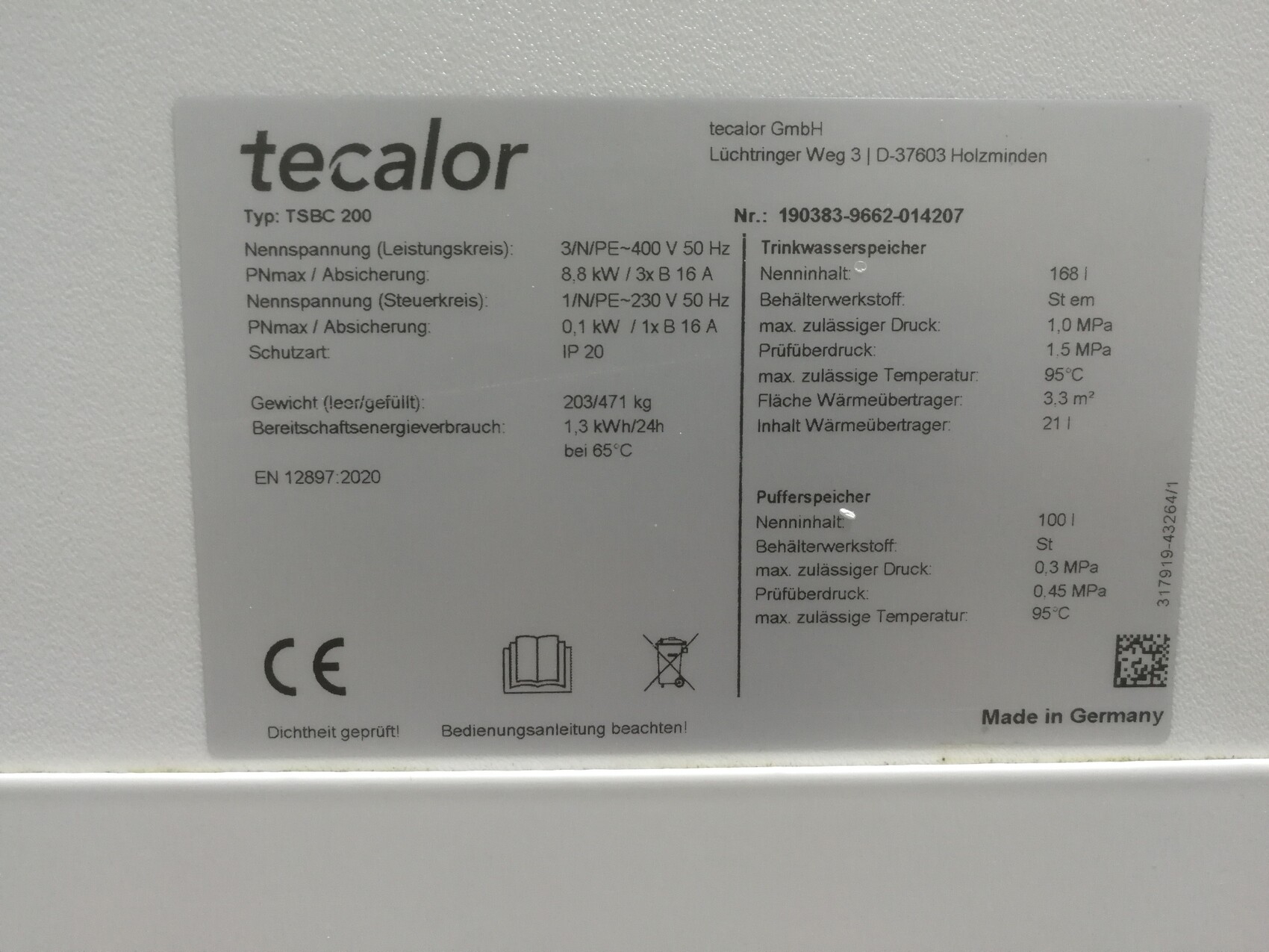Technisches Typenschild von tecalor TSBC 200 mit Spezifikationen und Made in Germany.