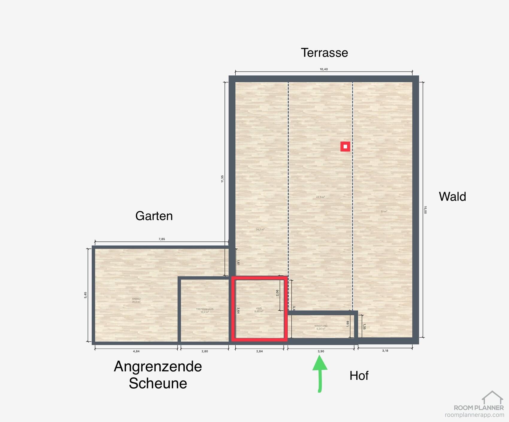 Grundrissplan zeigt Terrasse, Garten und Hof mit Raumnutzungslinien