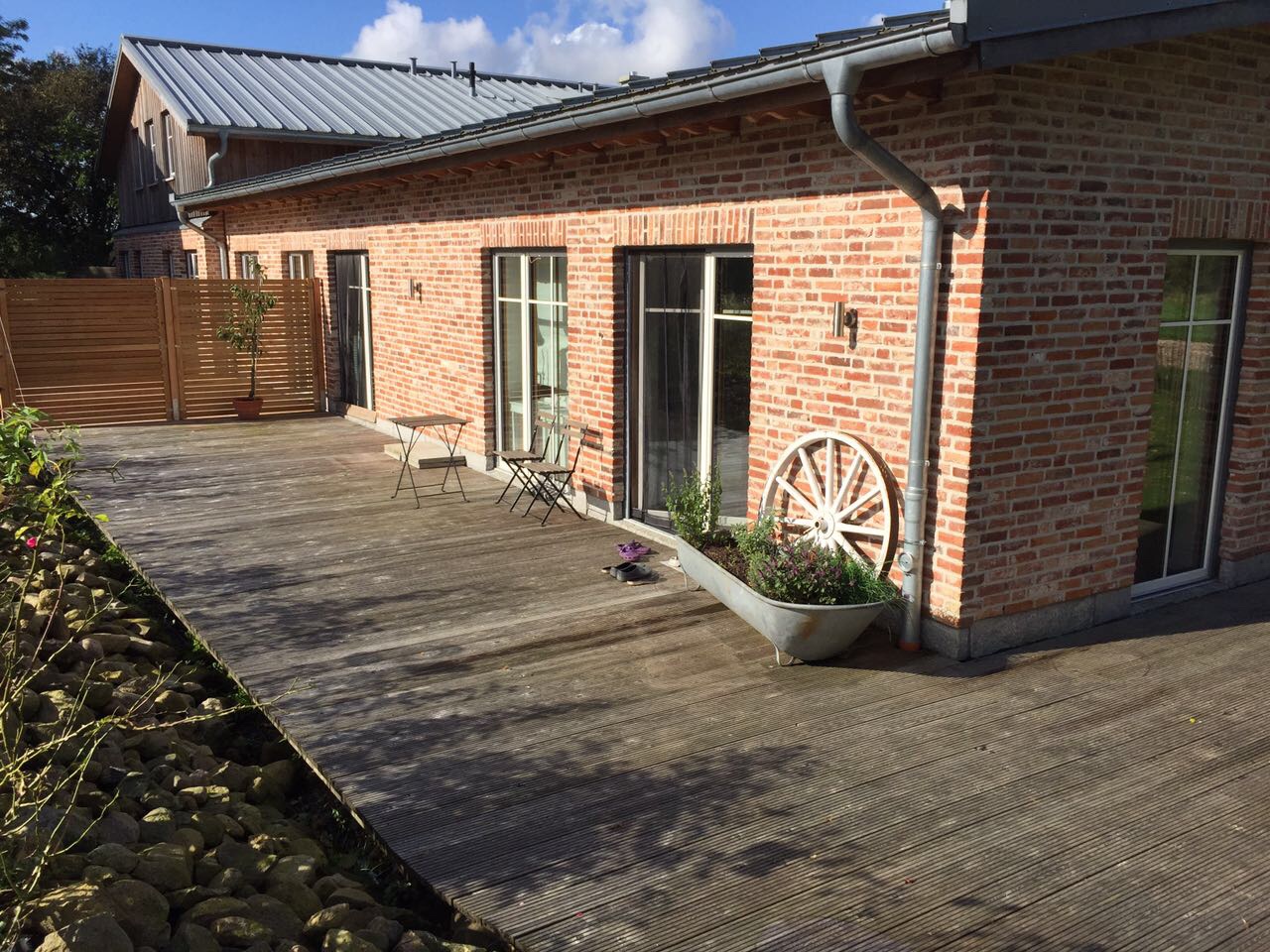 terrasse-mit-plenera-dielen-254751-1.jpg