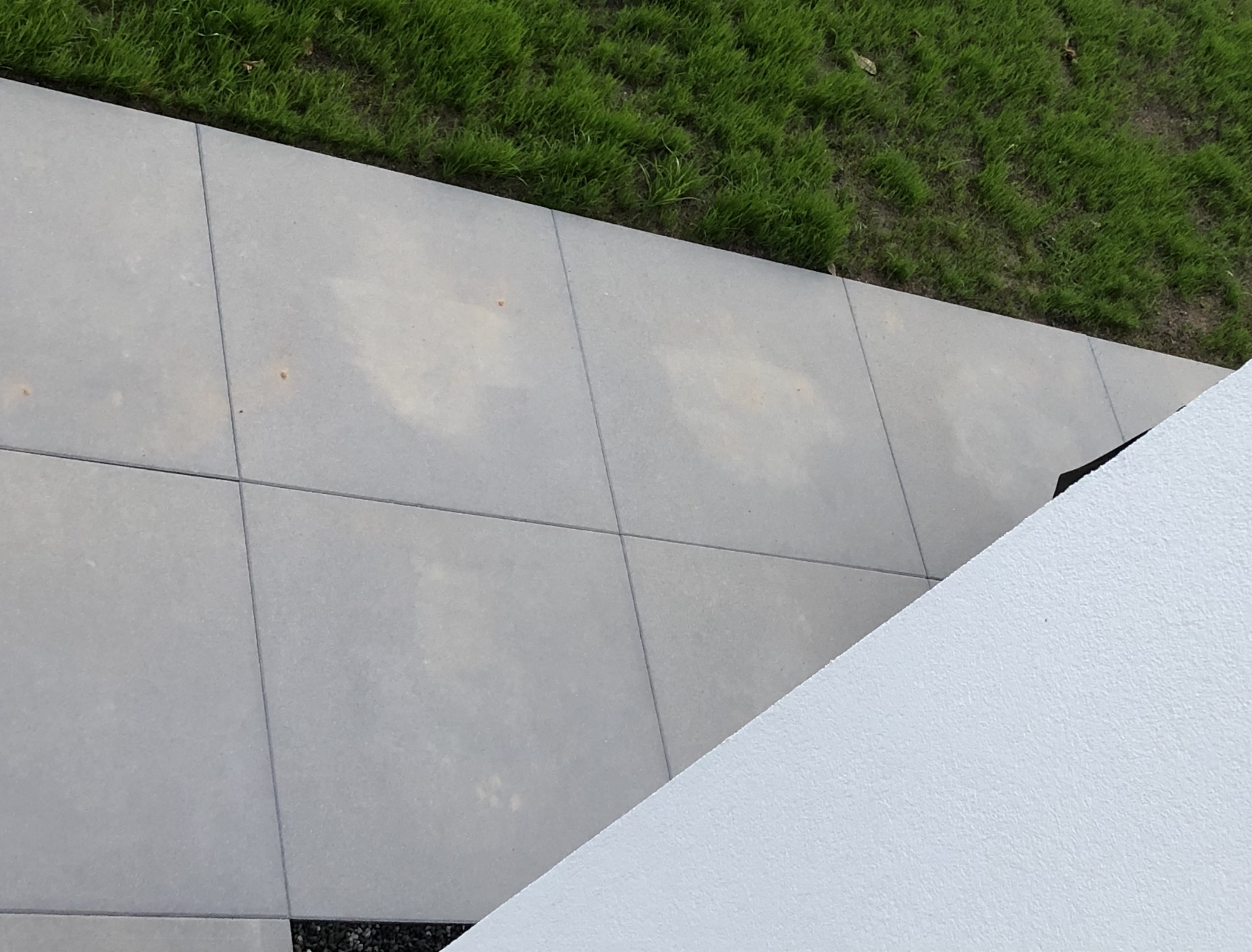 terrassenfliesen-100x100-mit-vakuum-verlegt-flecken-437912-1.jpeg