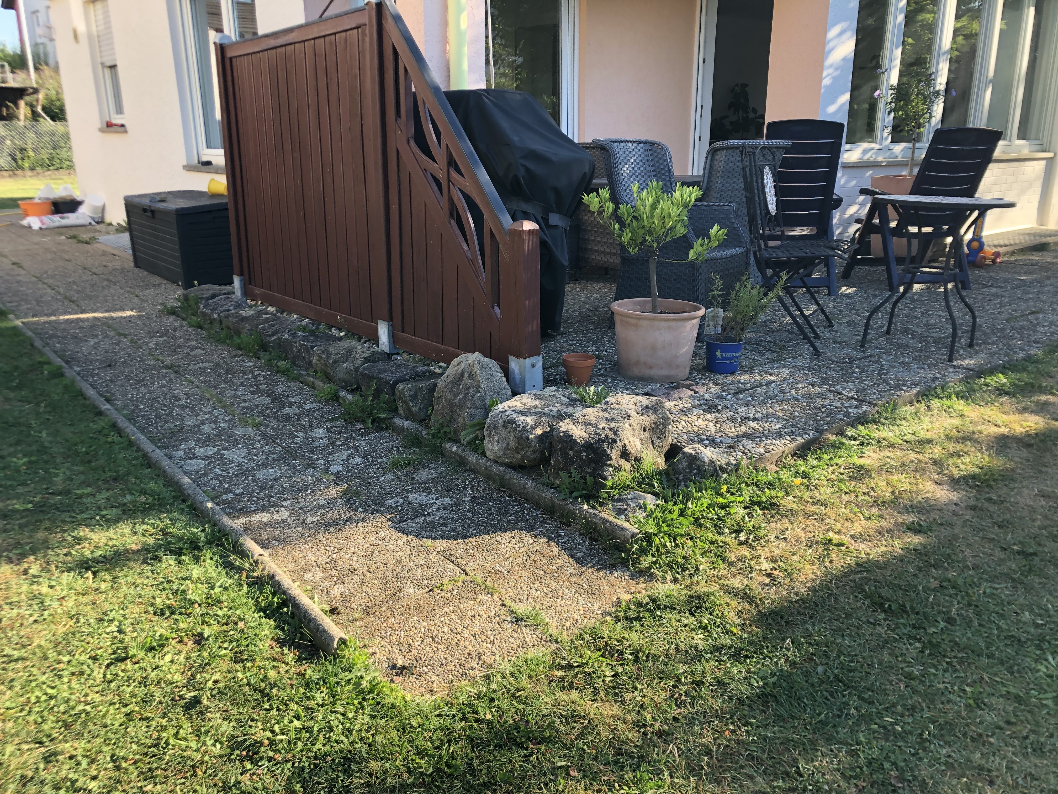 terrassenplanung-mit-umlaufendem-weg-und-leichtem-gefaelle-590313-4.jpg