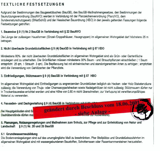 Dokumentenseite mit Textfestsetzungen aus dem Baurecht und rotem Änderungsstempel.