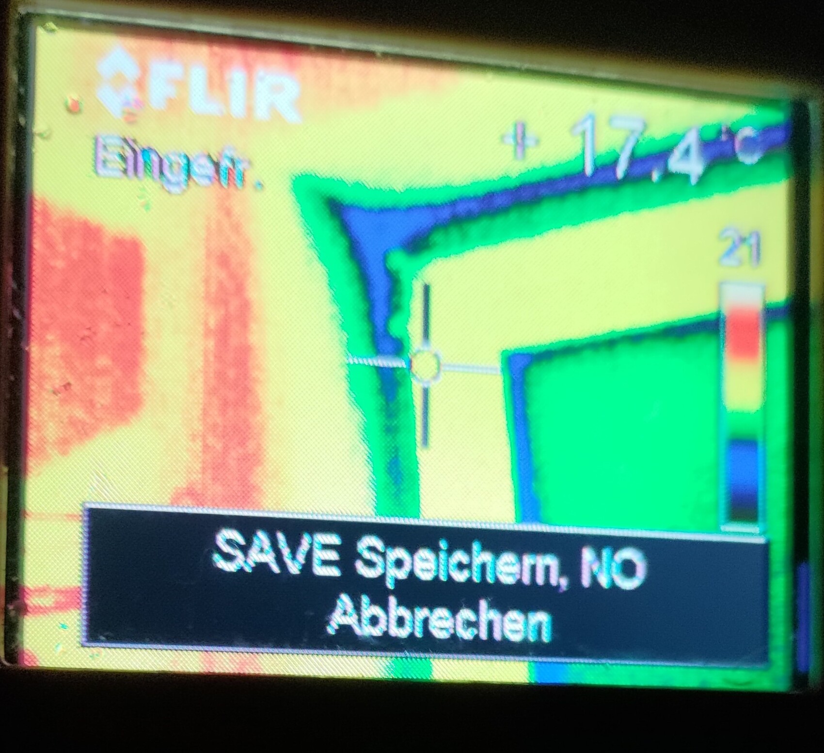 Thermogramm eines Displays: FLIR-Logo, grün-blauer Bauteilbereich, +17,4 °C, Speichern-Dialog.