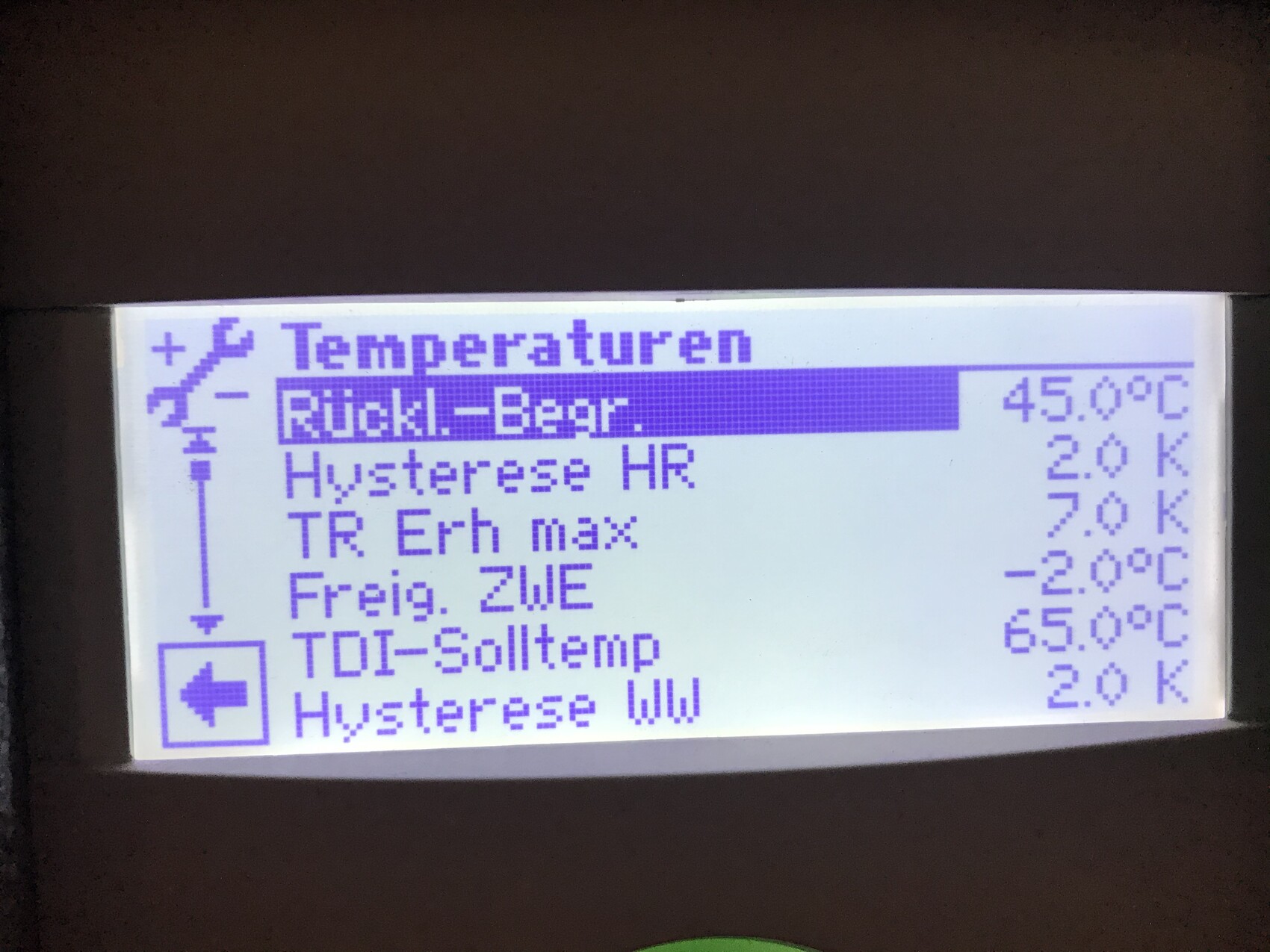 Violetter LCD-Bildschirm mit Menü: Temperaturen und Prozesswerte.