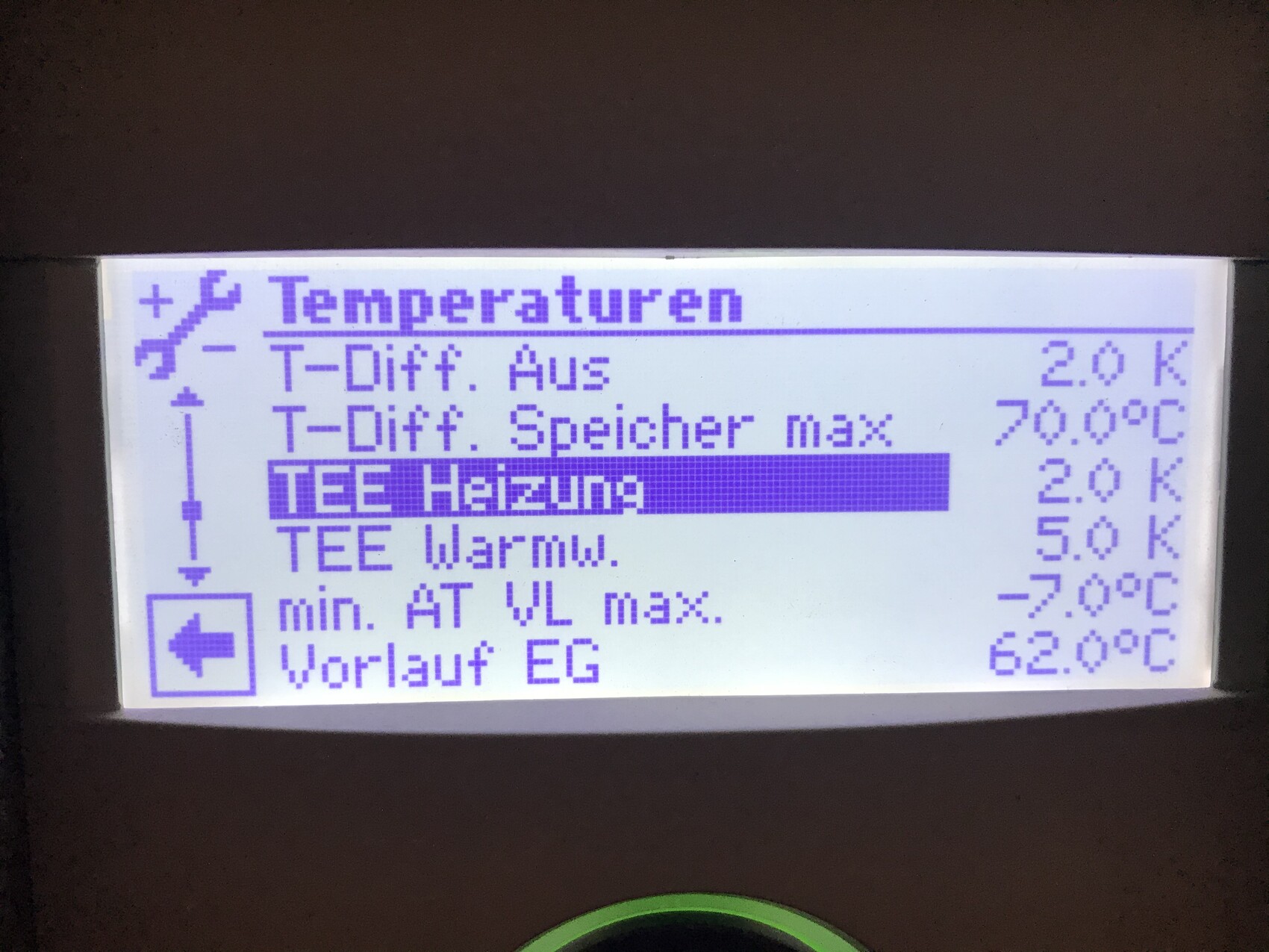 Anzeige eines Heizungsreglers mit Display-Menü: Temperaturen, T-Diff, TEE Heizung, Vorlauf EG.