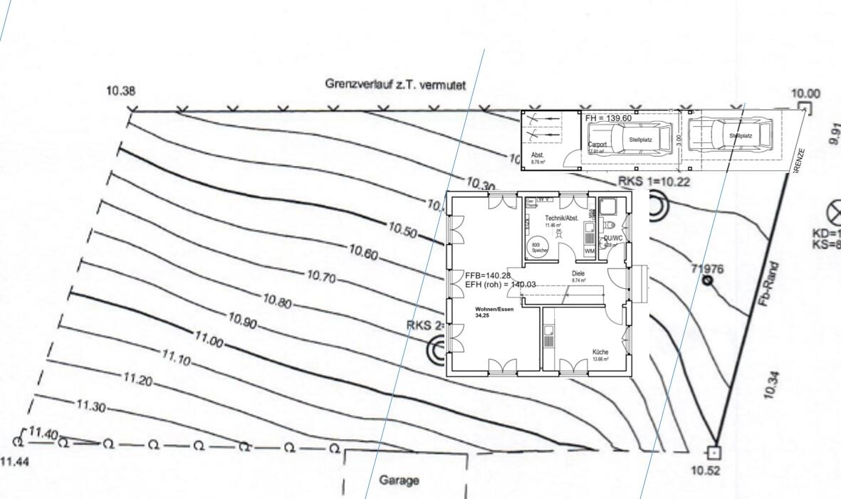 Topografischer Lageplan: Hausgrundriss, Garage unten, Wohnen/Essen, Küche, Höhenlinien.