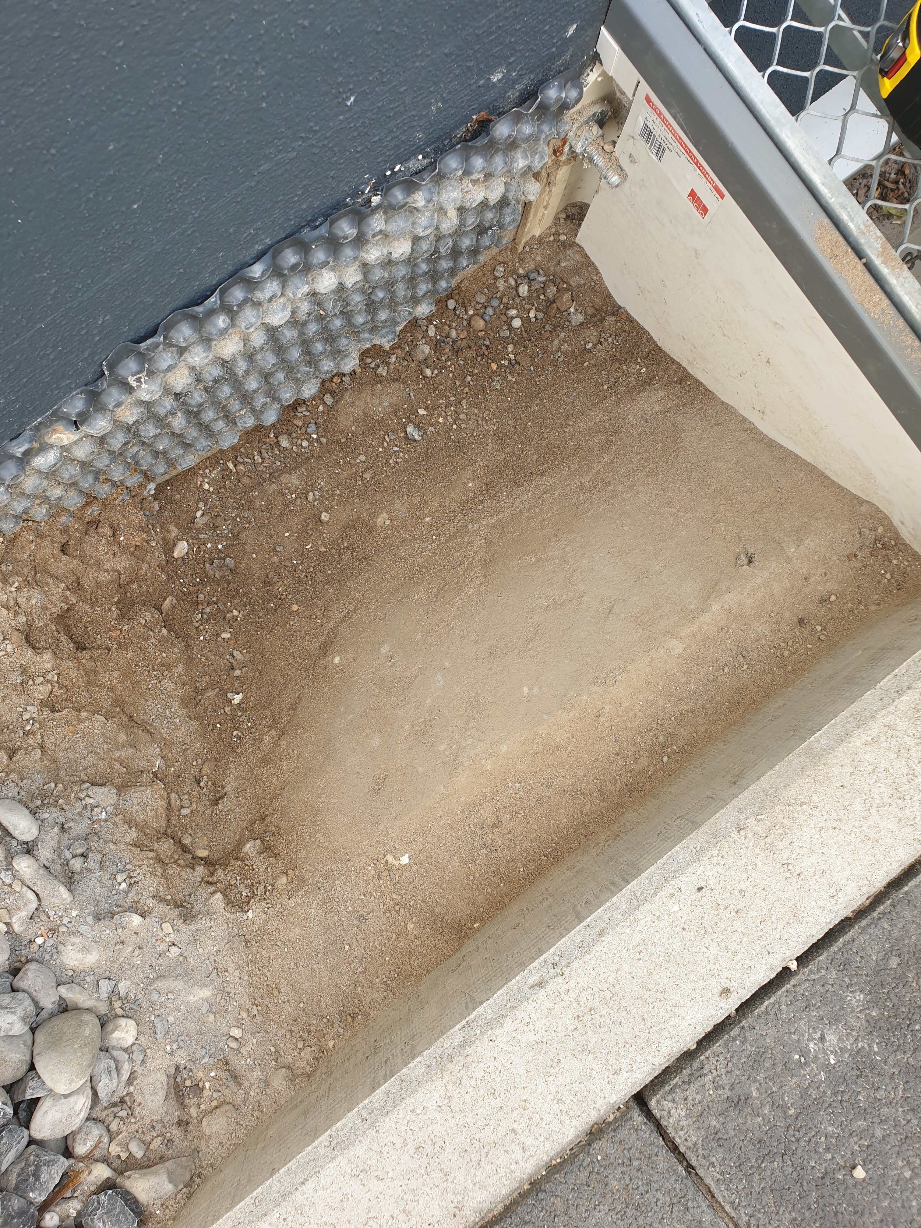 tortuerchen-stellen-zwischen-hauswand-und-garage-333389-1.jpg