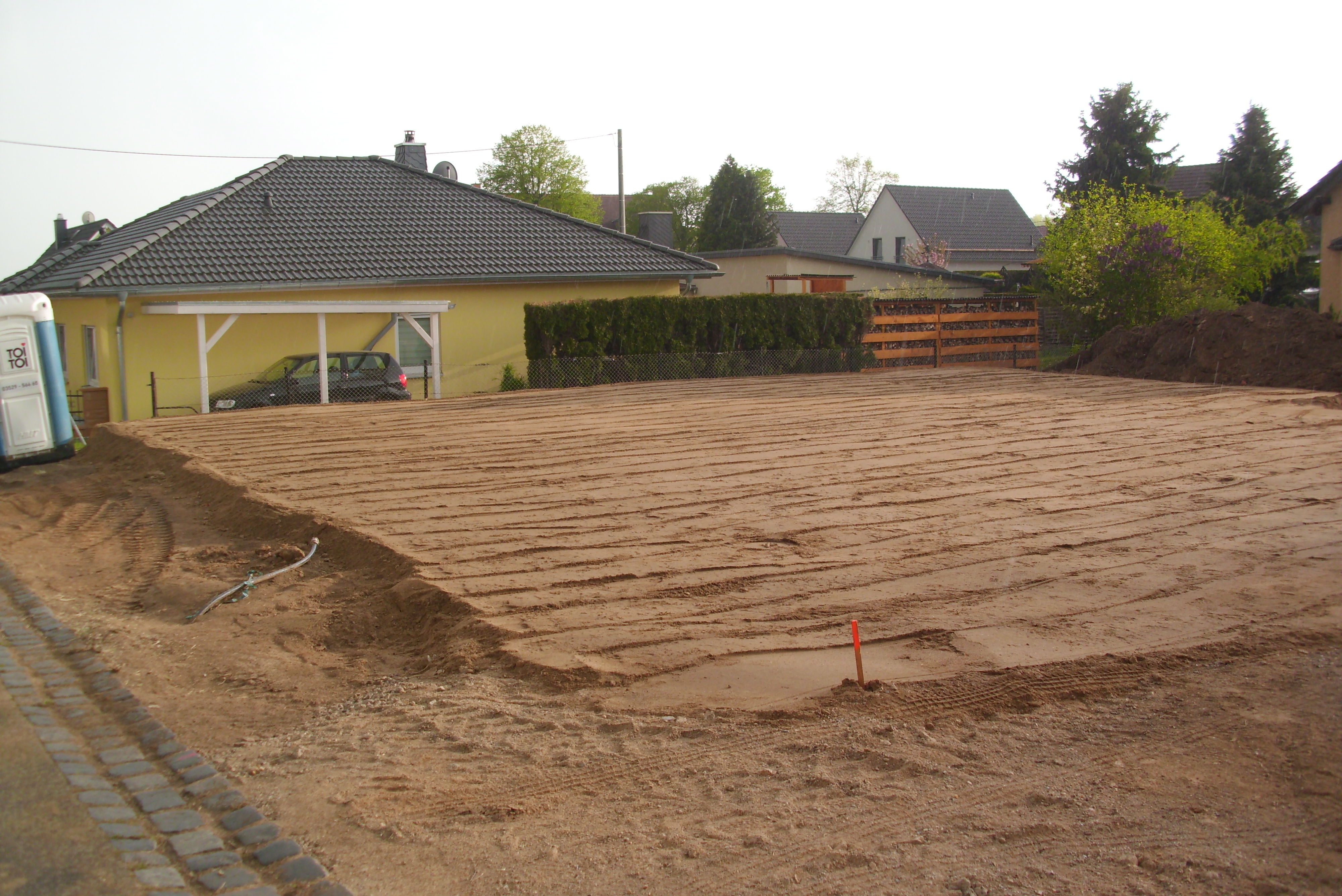 tragfaehiger-aufbau-der-gruendung-gruendungspolster-fuer-bodenplatte-398526-1.JPG
