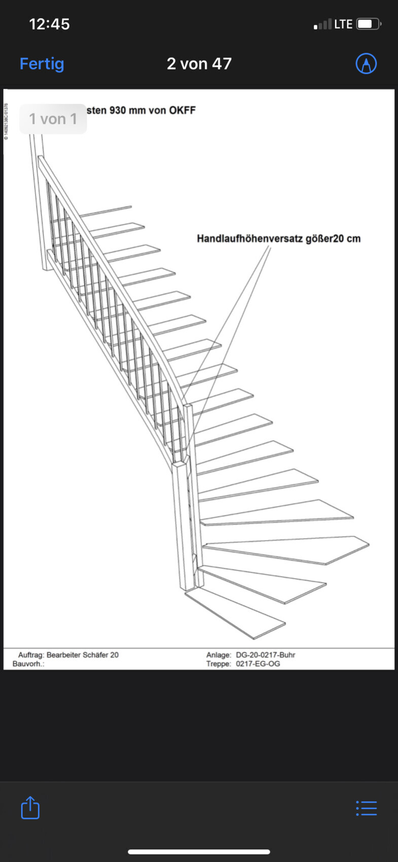 Linienzeichnung einer Treppe mit Geländer und Stufen in Perspektive.