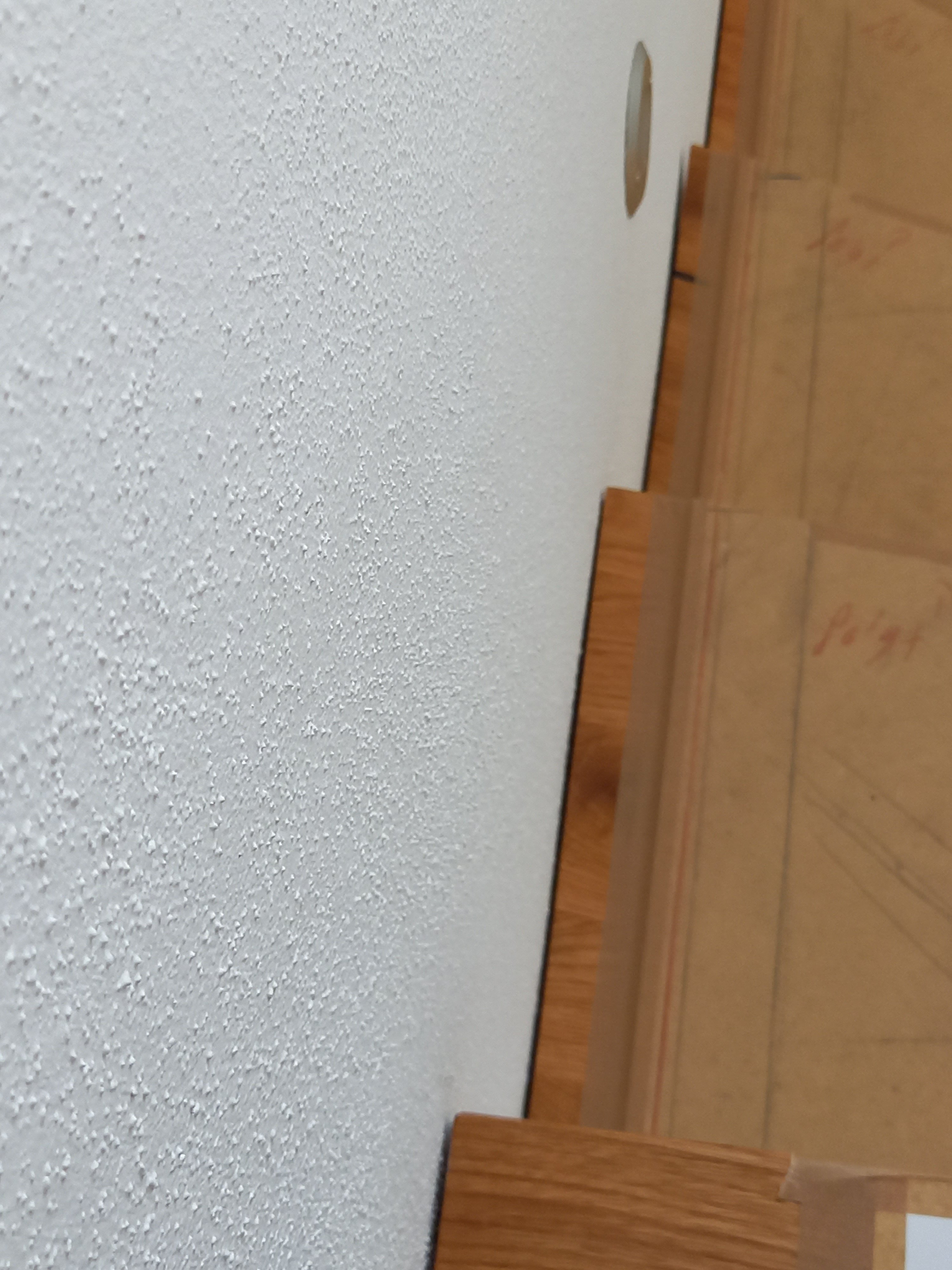 treppenspalte-holztreppe-mit-acryl-verfugen-581499-2.jpg