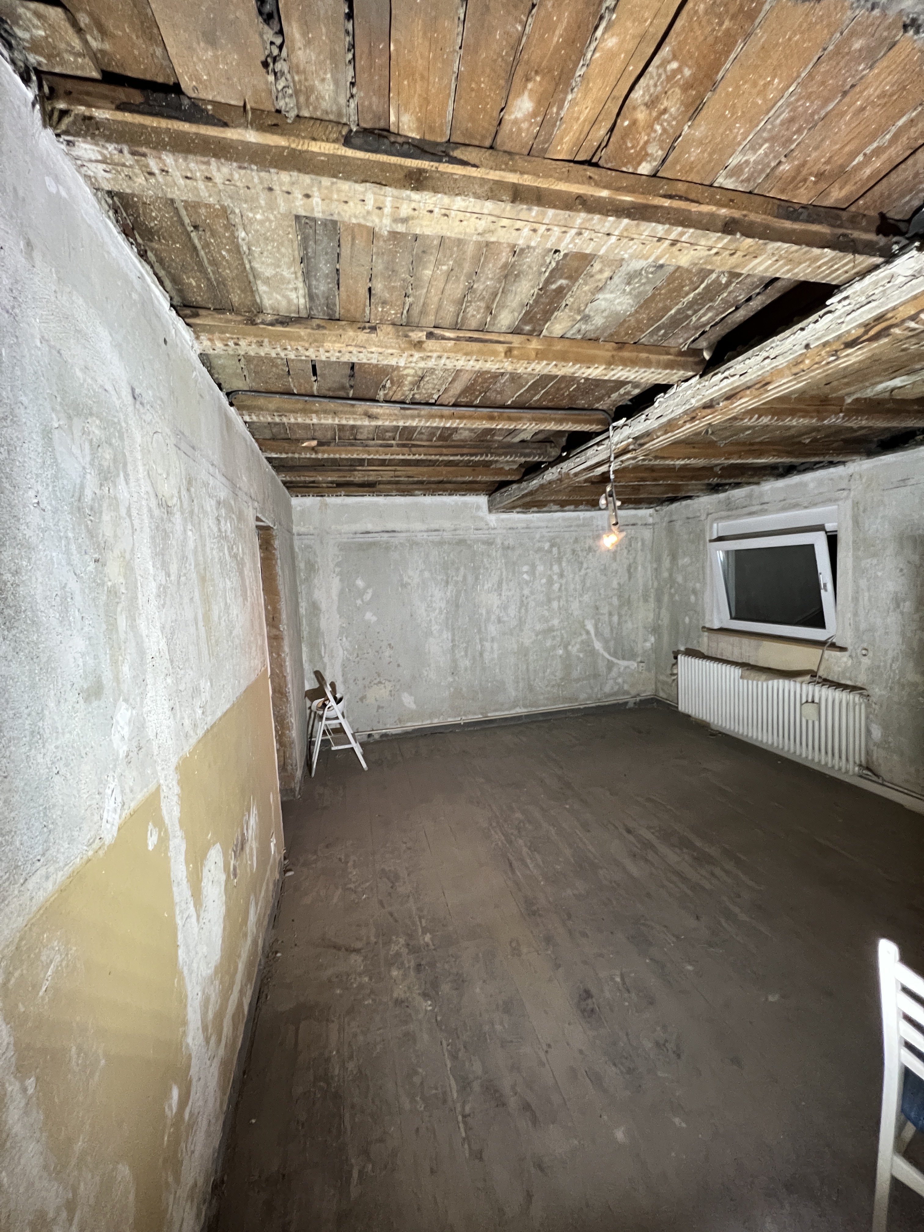 trockenbau-reihenfolge-abgehaengte-decke-waende-ziehen-609477-1.jpeg
