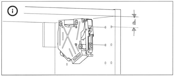 Technische Zeichnung: Gehäuse eines Bauteils an einer Platte mit Befestigungslöchern montiert