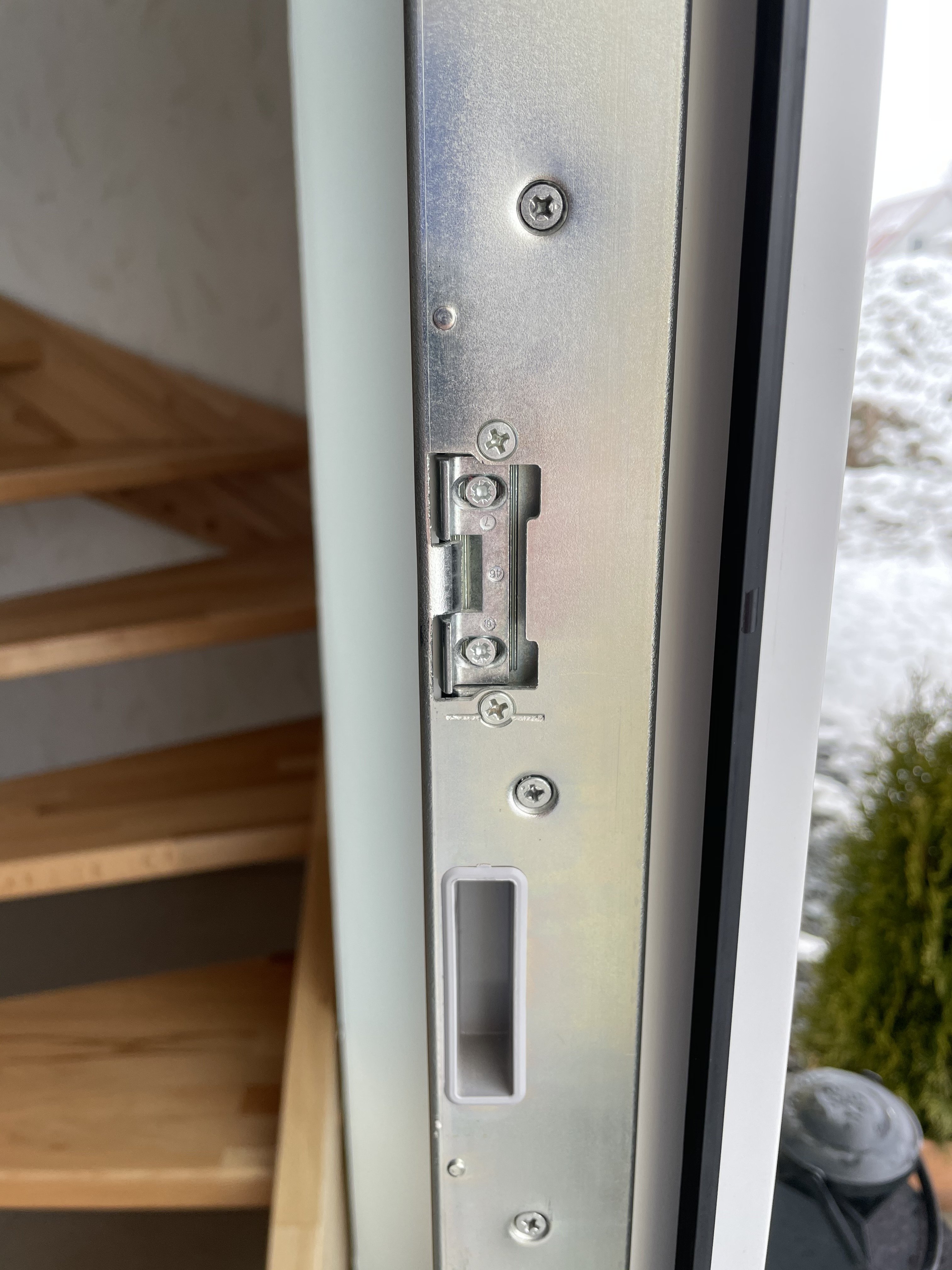 tuerschnapper-mit-kleinen-hebel-466114-1.jpg