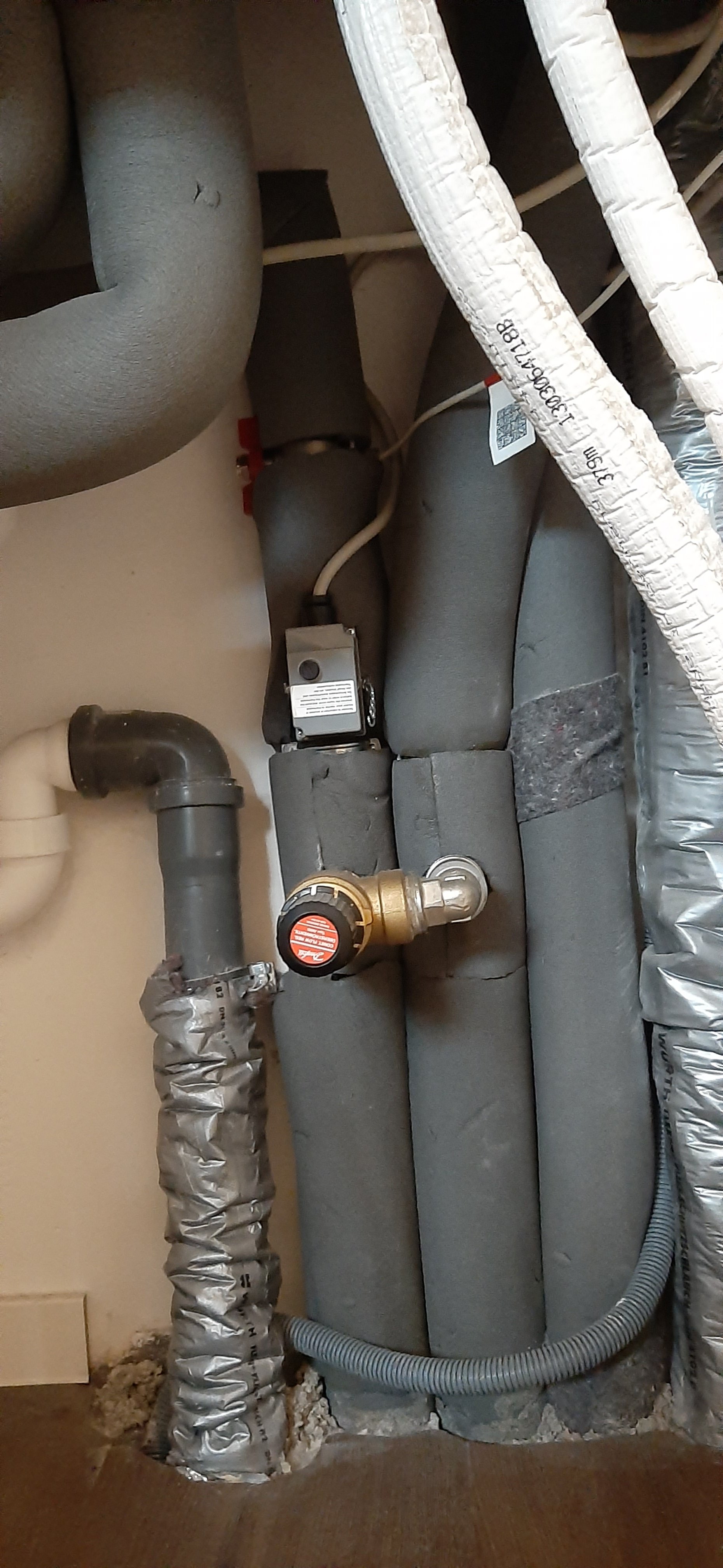 ueberdruck-auf-warmwasserleitung-476429-3.jpg