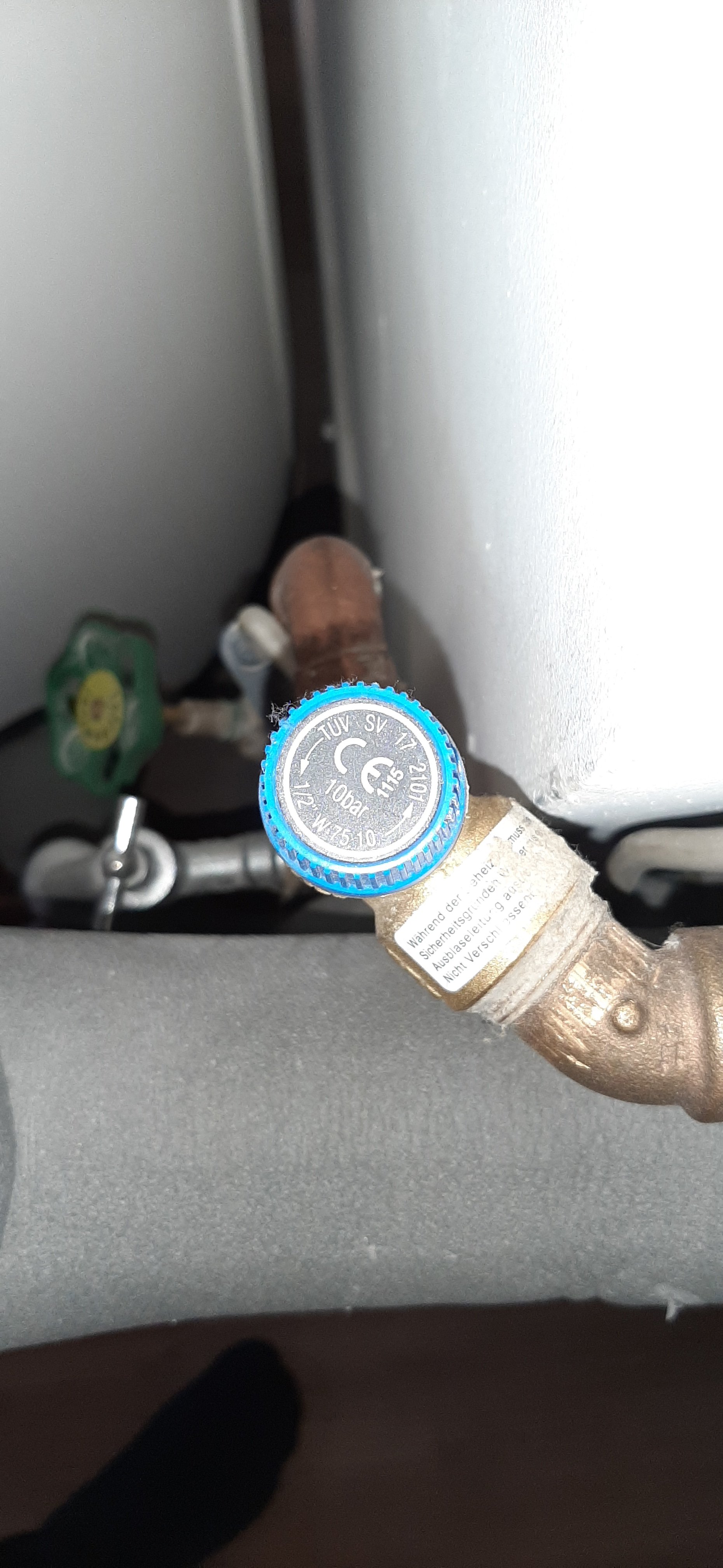 ueberdruck-auf-warmwasserleitung-483260-2.jpg