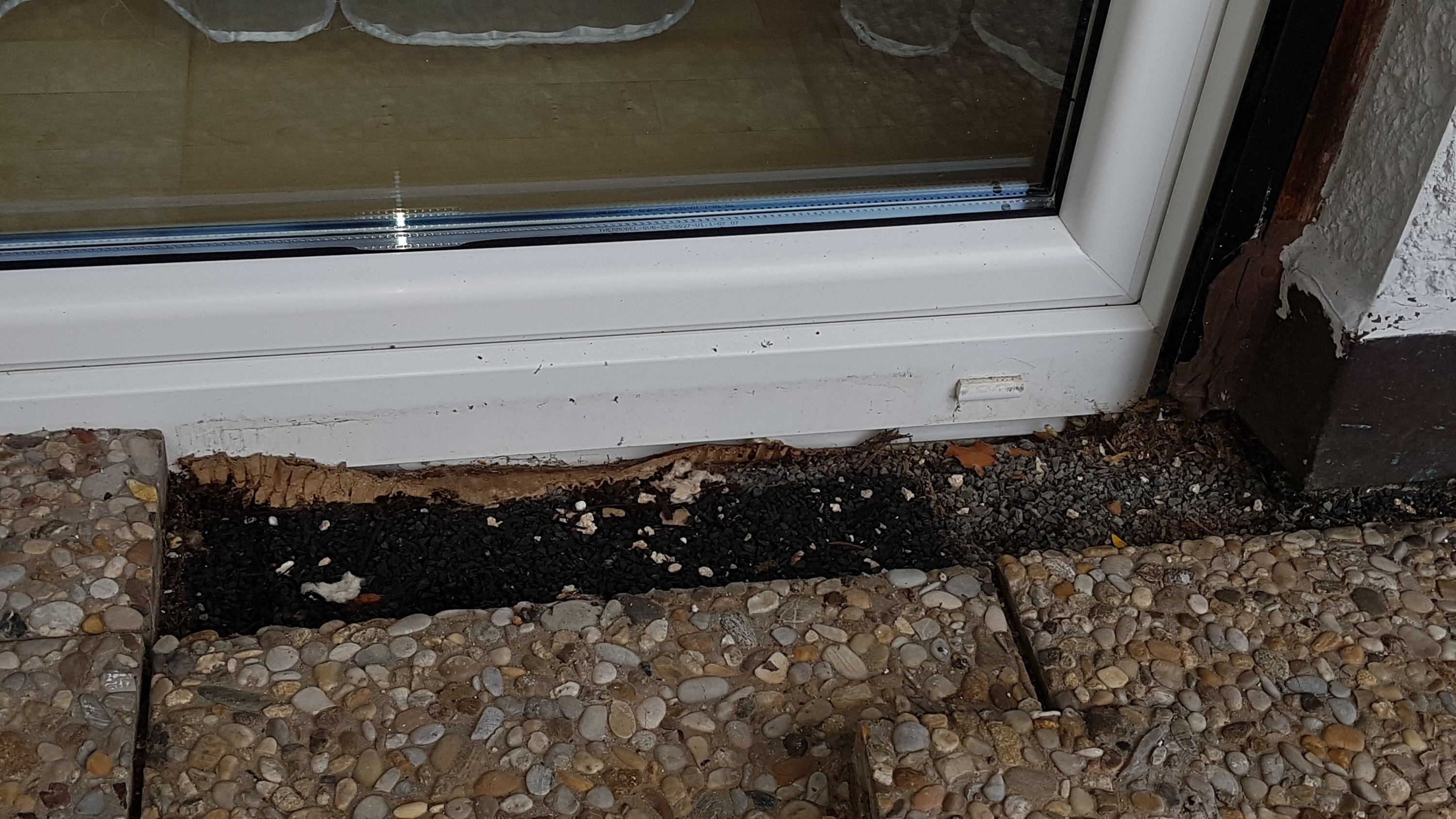 undichter-balkon-wasser-tritt-durch-die-decke-wie-abdichten-261450-1.jpg