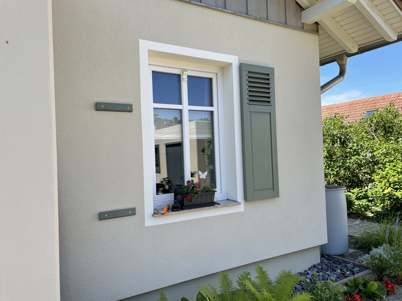 unser-haus-hat-jetzt-fensterlaeden-510541-1.jpeg