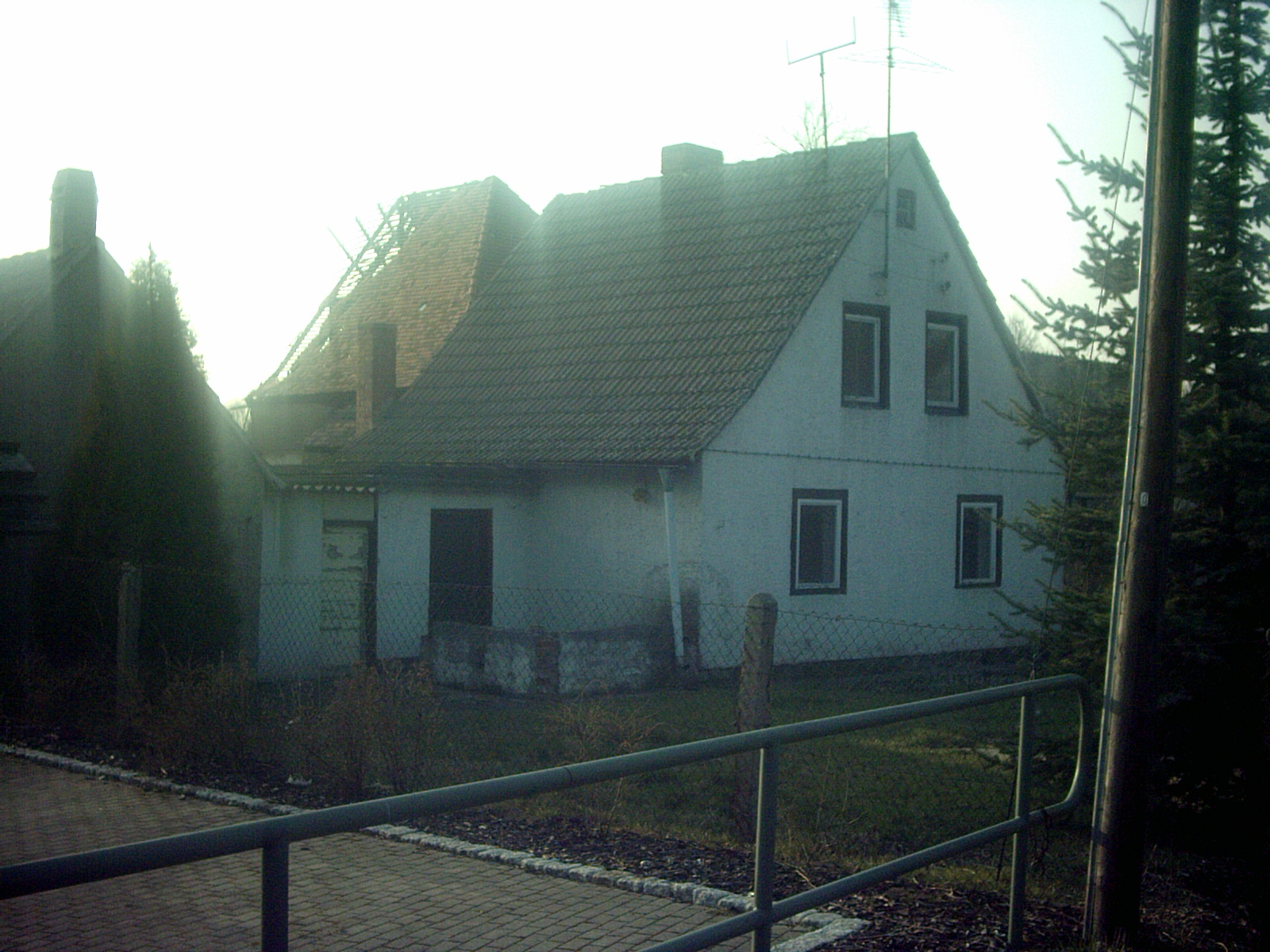 unser-haus-hat-jetzt-fensterlaeden-513034-1.jpg