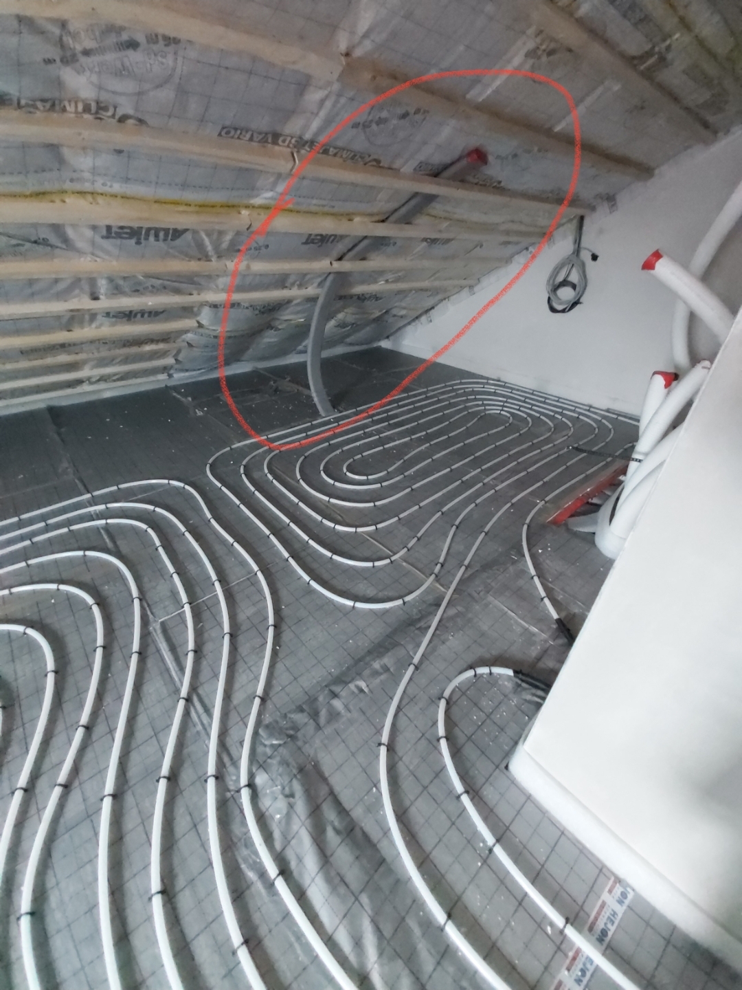 unterbodenheizung-dachboden-installation-haustechnik.jpg